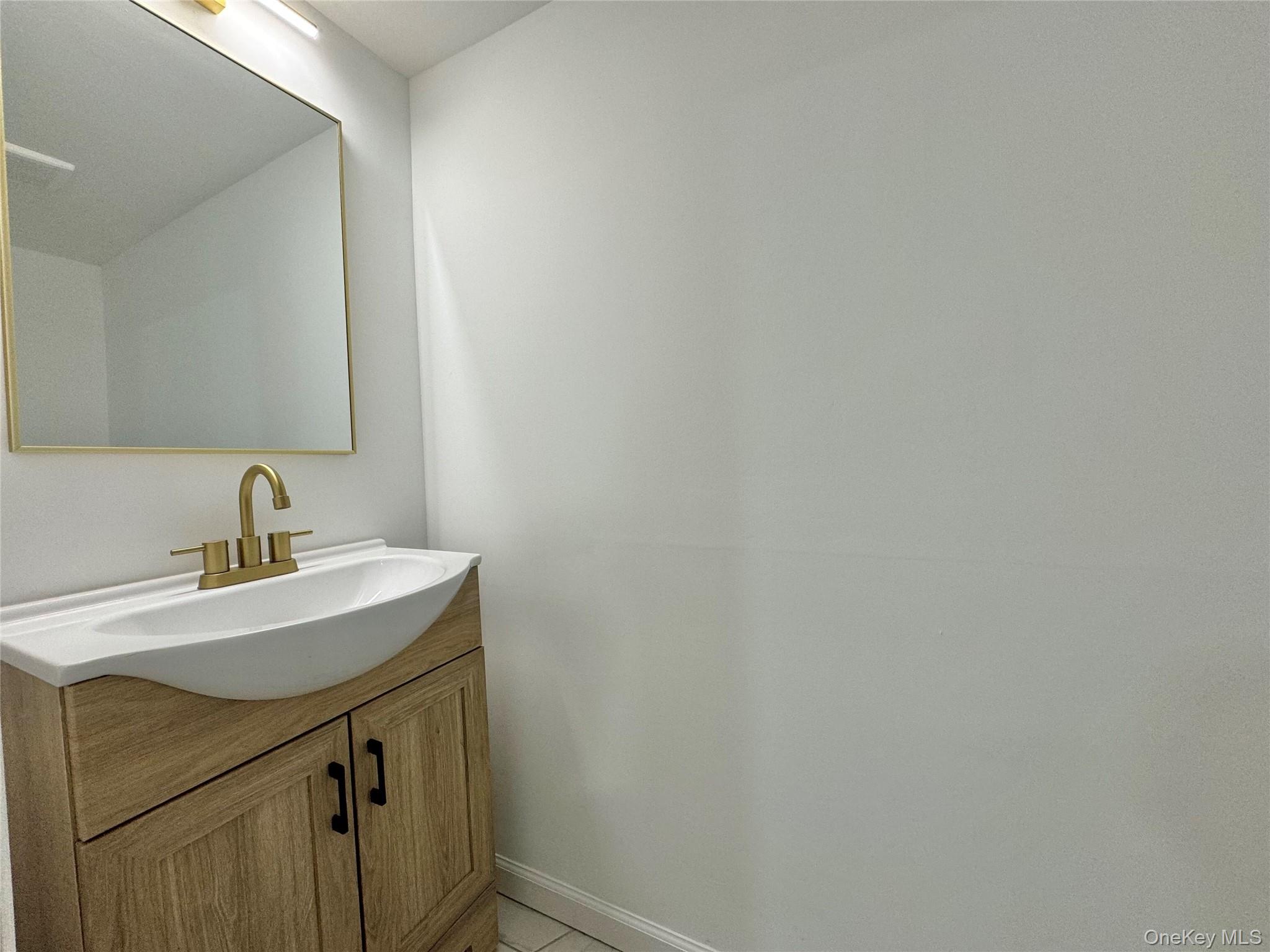 #16 photo, 6 Petersburg Court, Coram , NY 11727