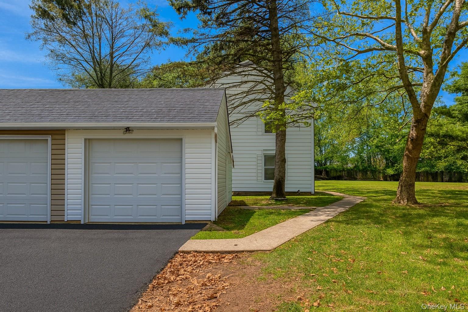 #2 photo, 6 Petersburg Court, Coram , NY 11727