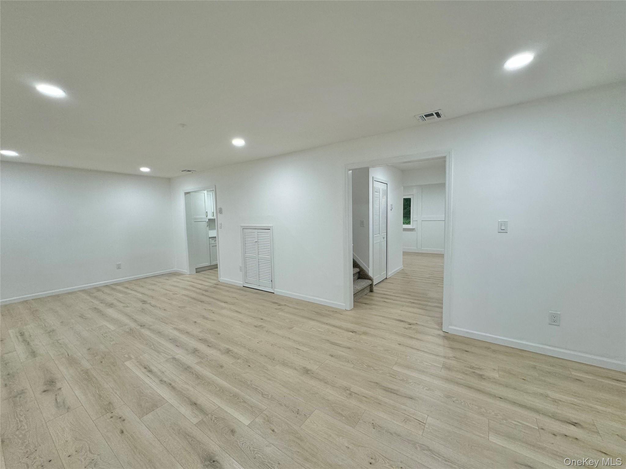 #3 photo, 6 Petersburg Court, Coram , NY 11727