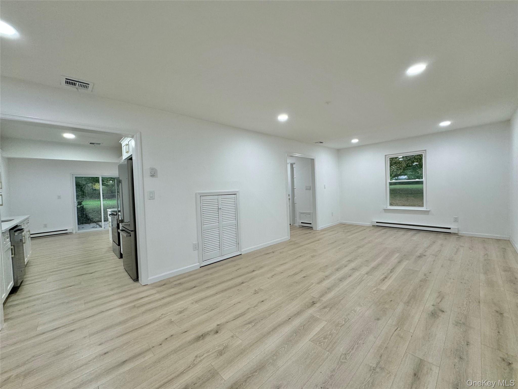 #4 photo, 6 Petersburg Court, Coram , NY 11727