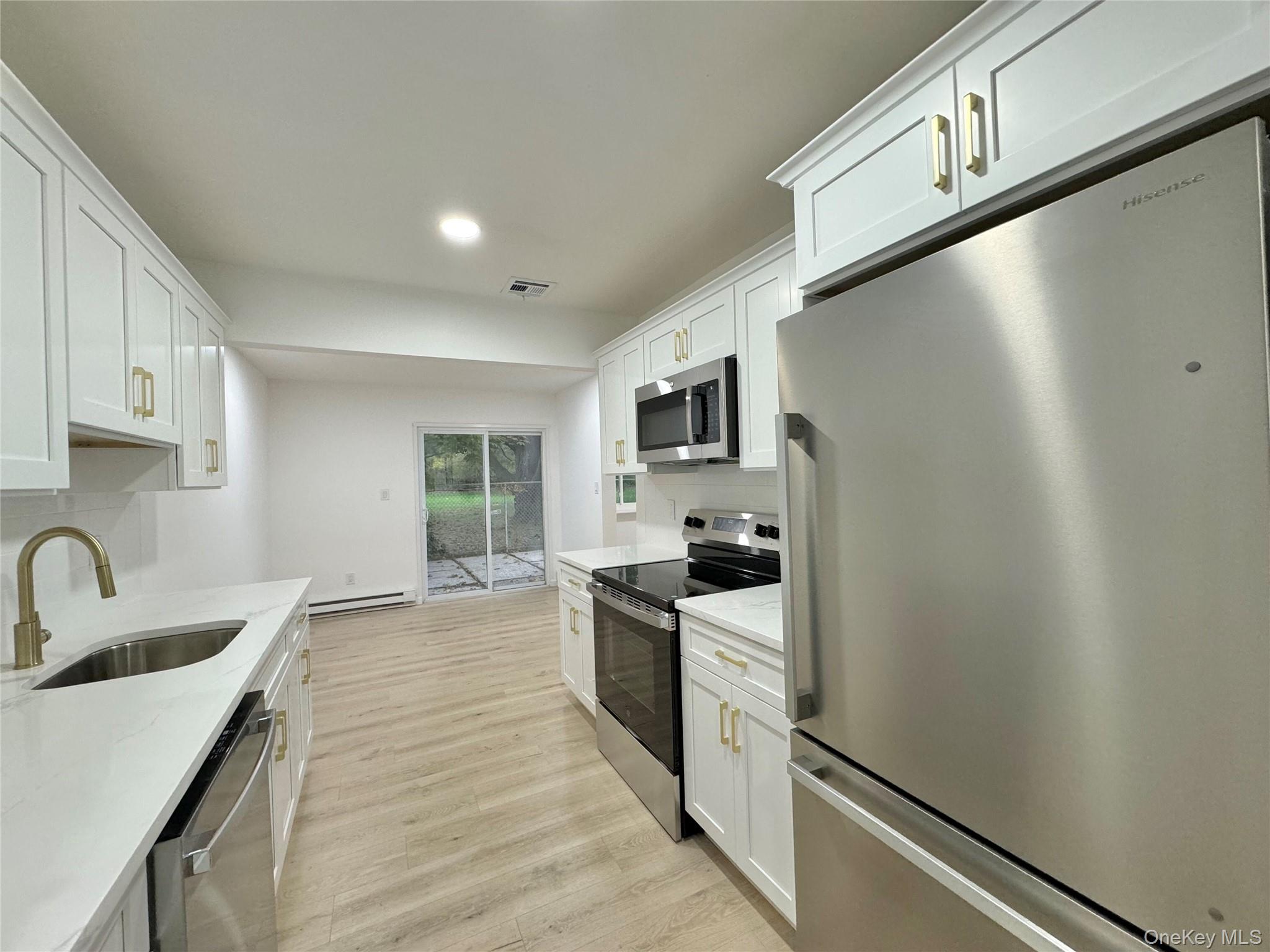 #6 photo, 6 Petersburg Court, Coram , NY 11727