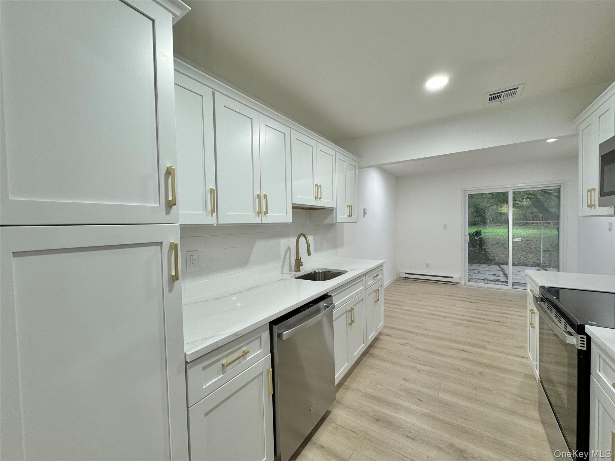 #7 photo, 6 Petersburg Court, Coram , NY 11727