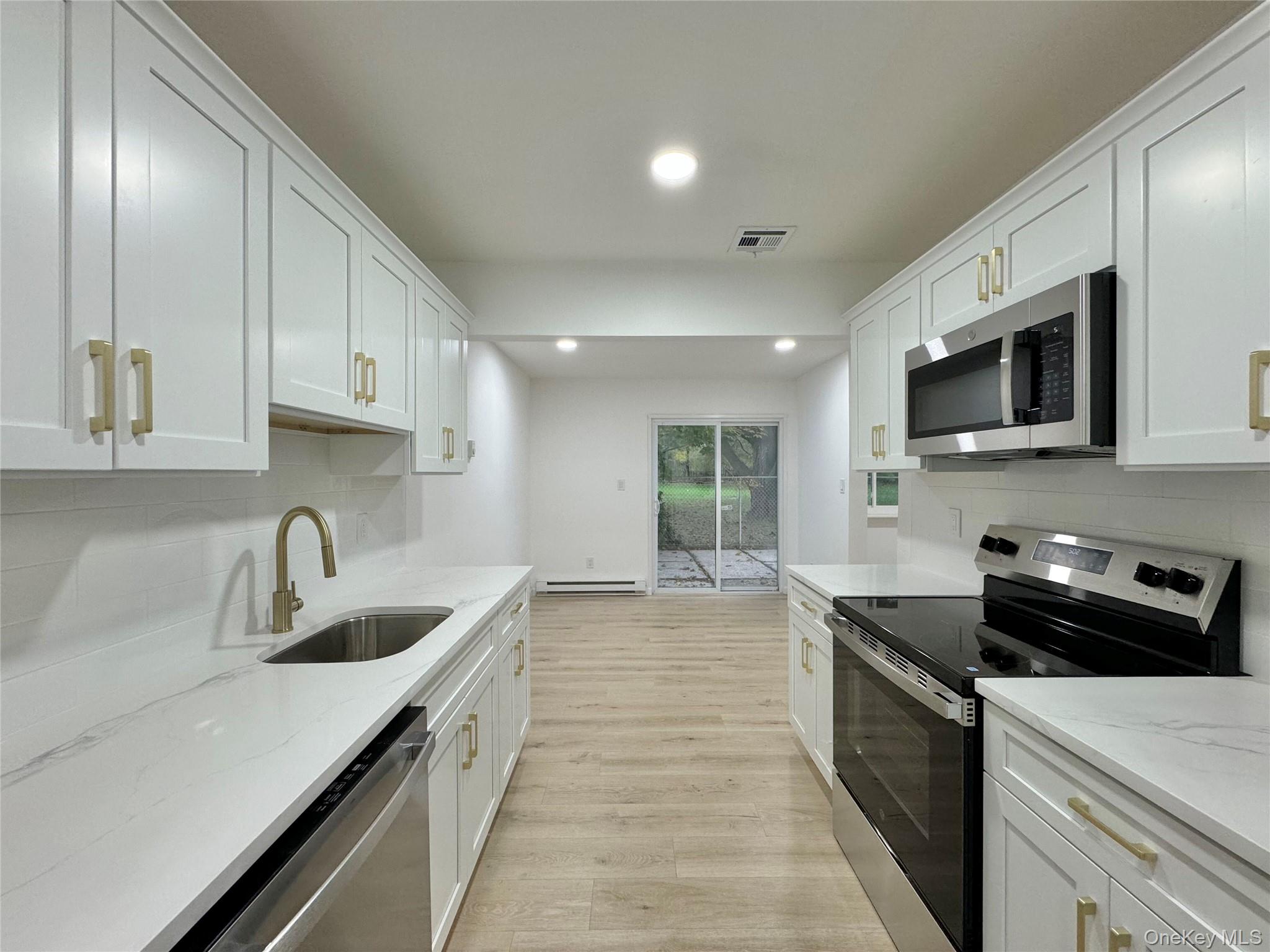 #8 photo, 6 Petersburg Court, Coram , NY 11727