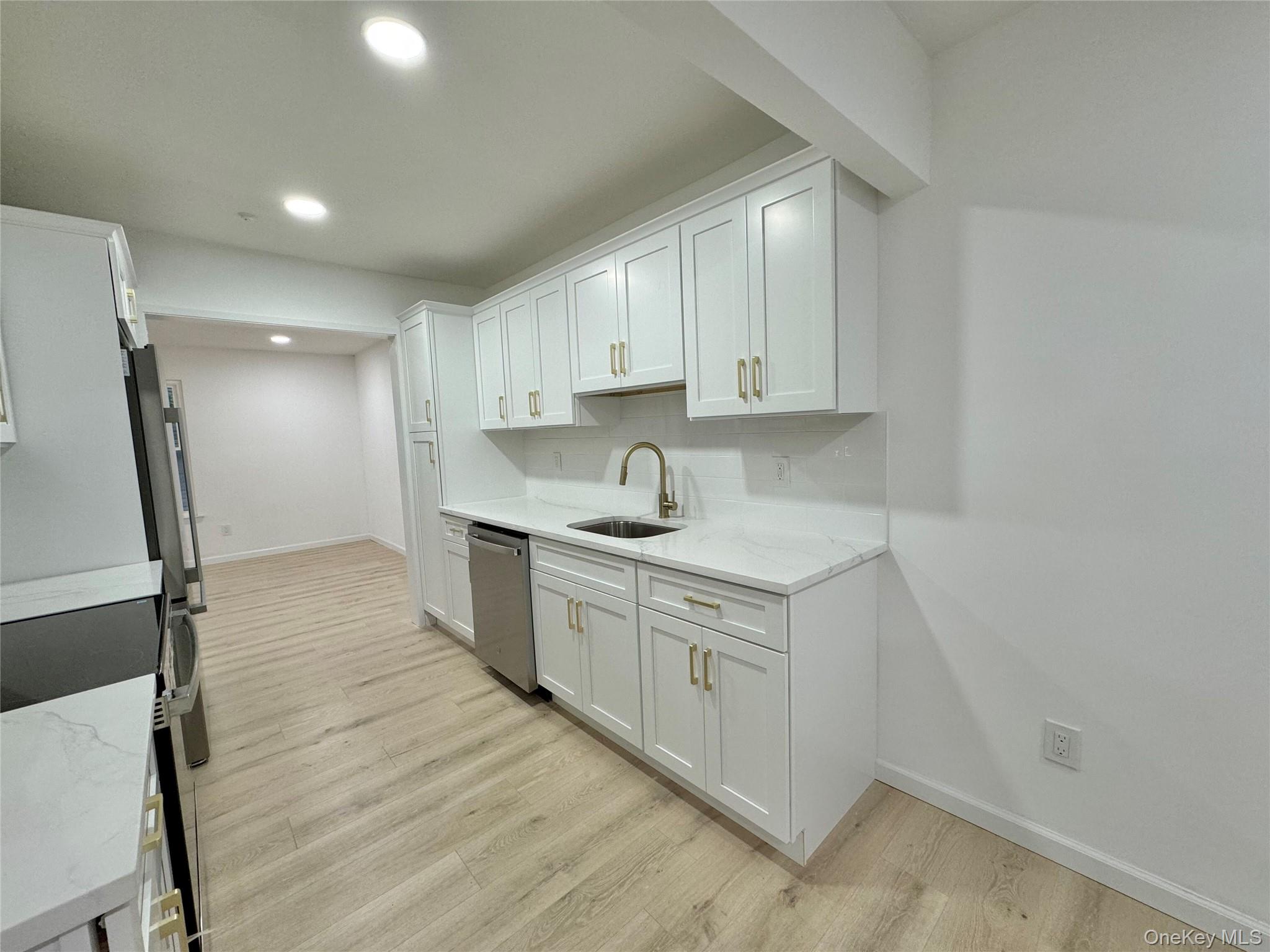 #9 photo, 6 Petersburg Court, Coram , NY 11727