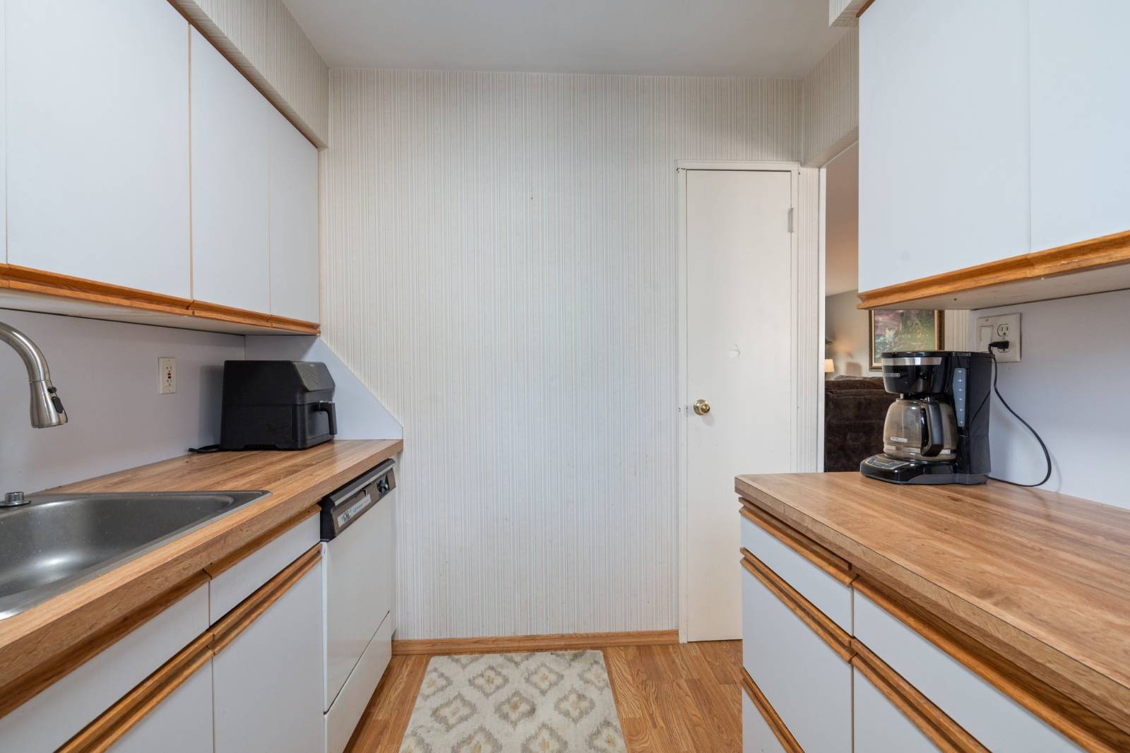 #14 photo, 459 Village Dr, サフォーク郡 Hauppauge , NY 11788