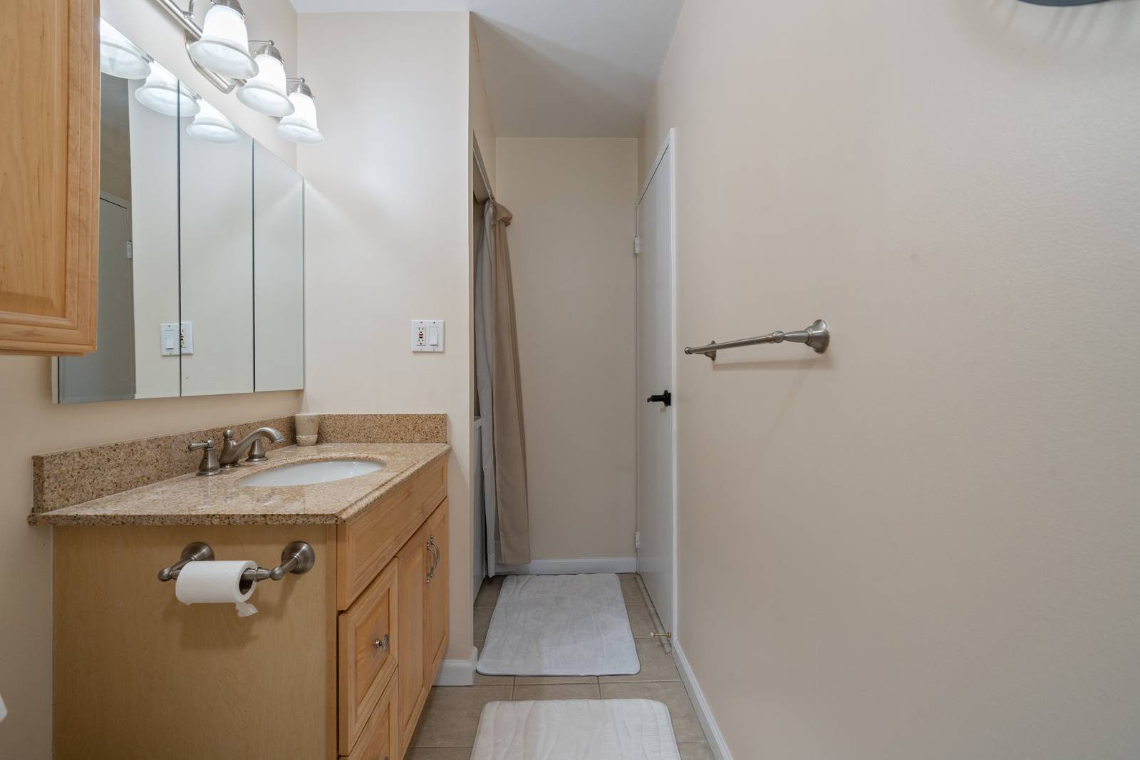 #21 photo, 459 Village Dr, サフォーク郡 Hauppauge , NY 11788