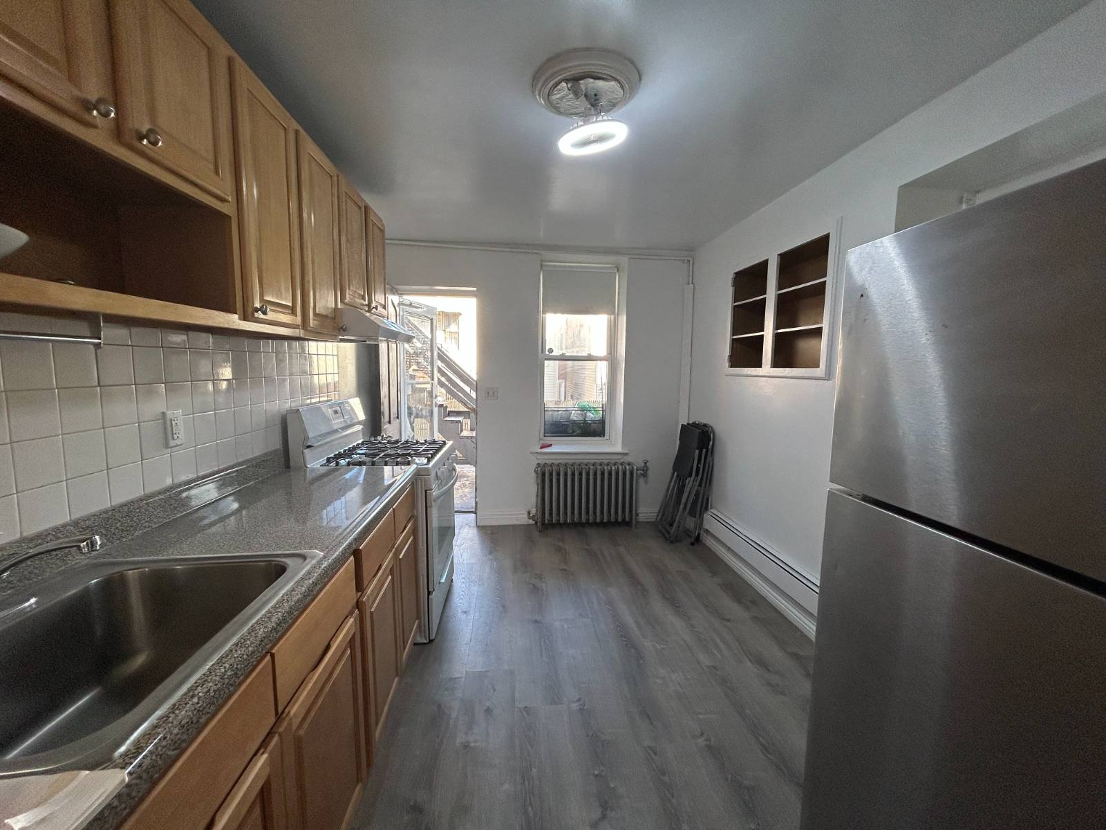 #2 photo, 1826 Unionport road, ブロンクス区 Van Nest , NY 10462