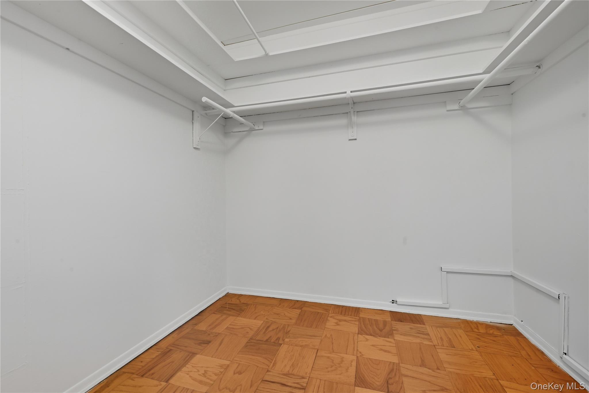 #15 photo, 100 Clinton Avenue, ナッソー郡 Mineola , NY 11501