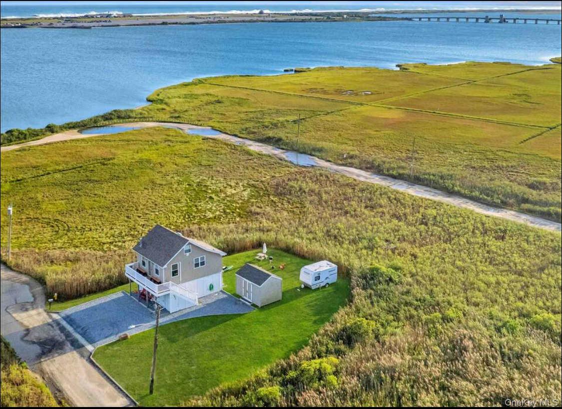 #1 photo, 14 Huntington Drive, サフォーク郡 Mastic Beach , NY 11951