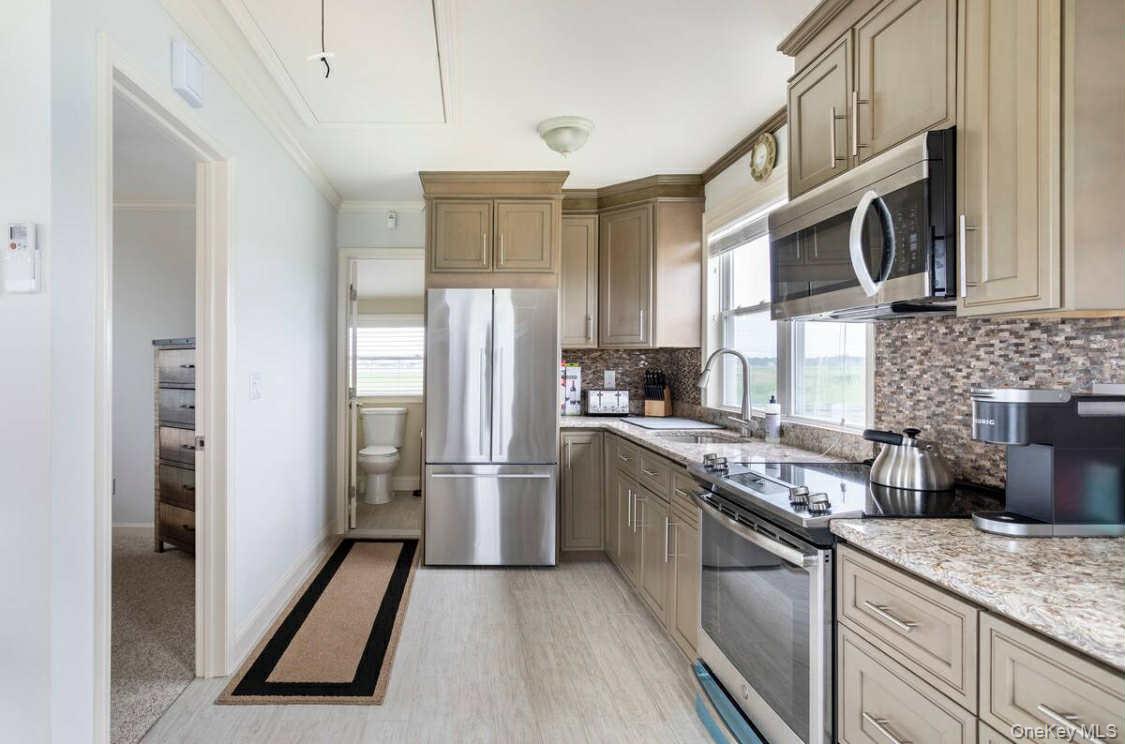 #3 photo, 14 Huntington Drive, サフォーク郡 Mastic Beach , NY 11951