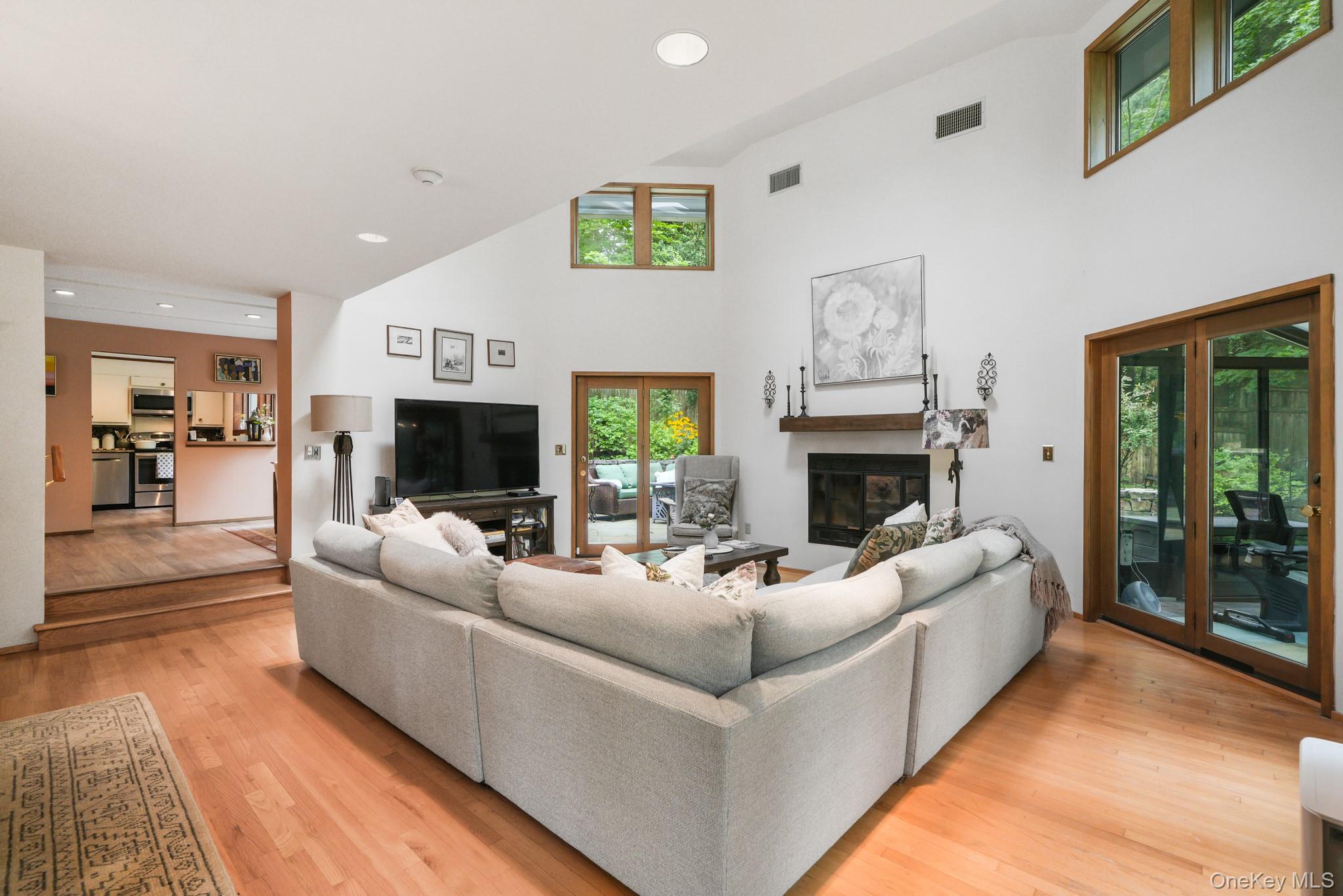 #10 photo, 155 Revolutionary Road, Briarcliff Manor , NY 10510