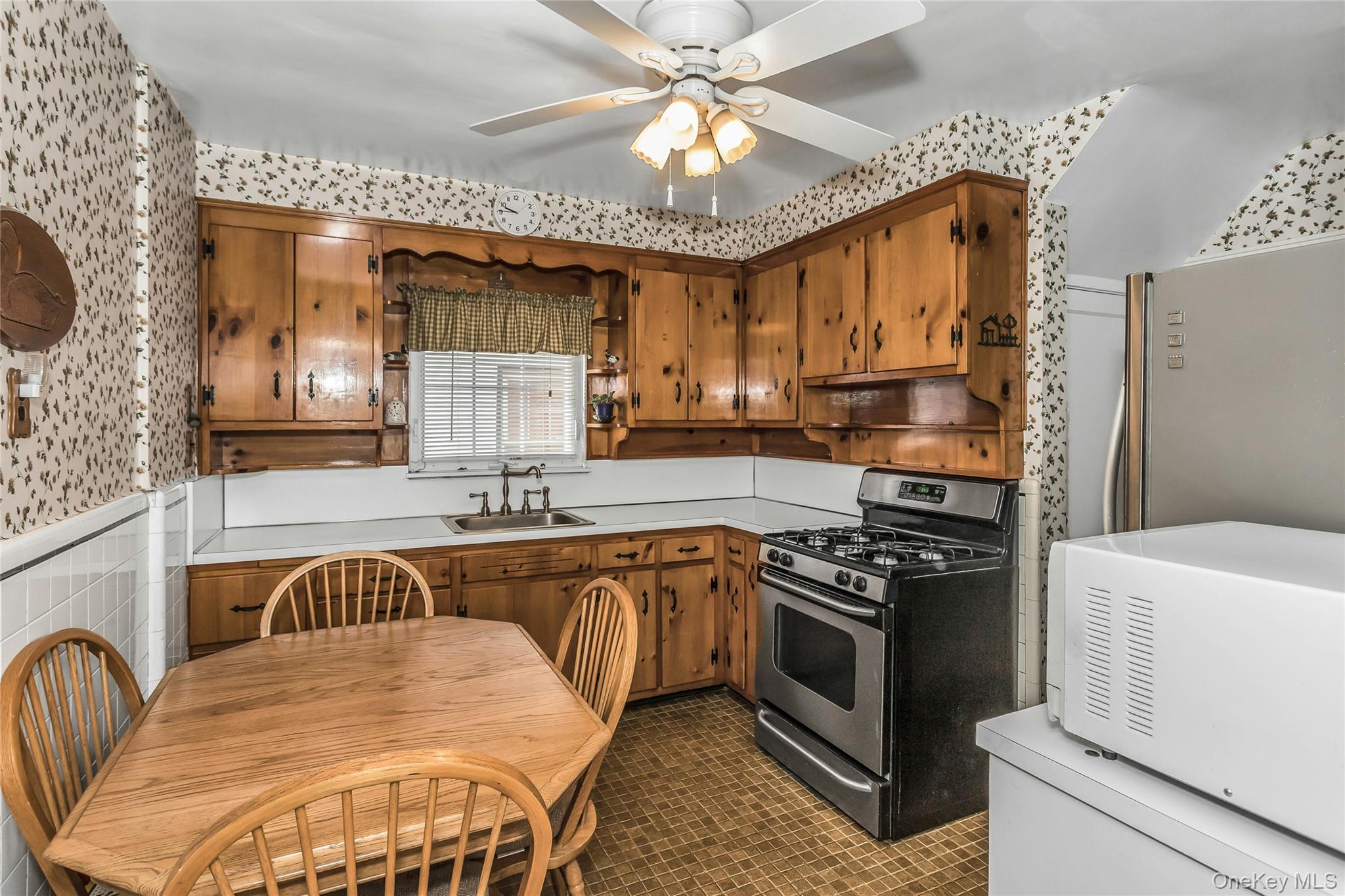 #11 photo, 24402 137th Road, クイーンズ区 Rosedale , NY 11422