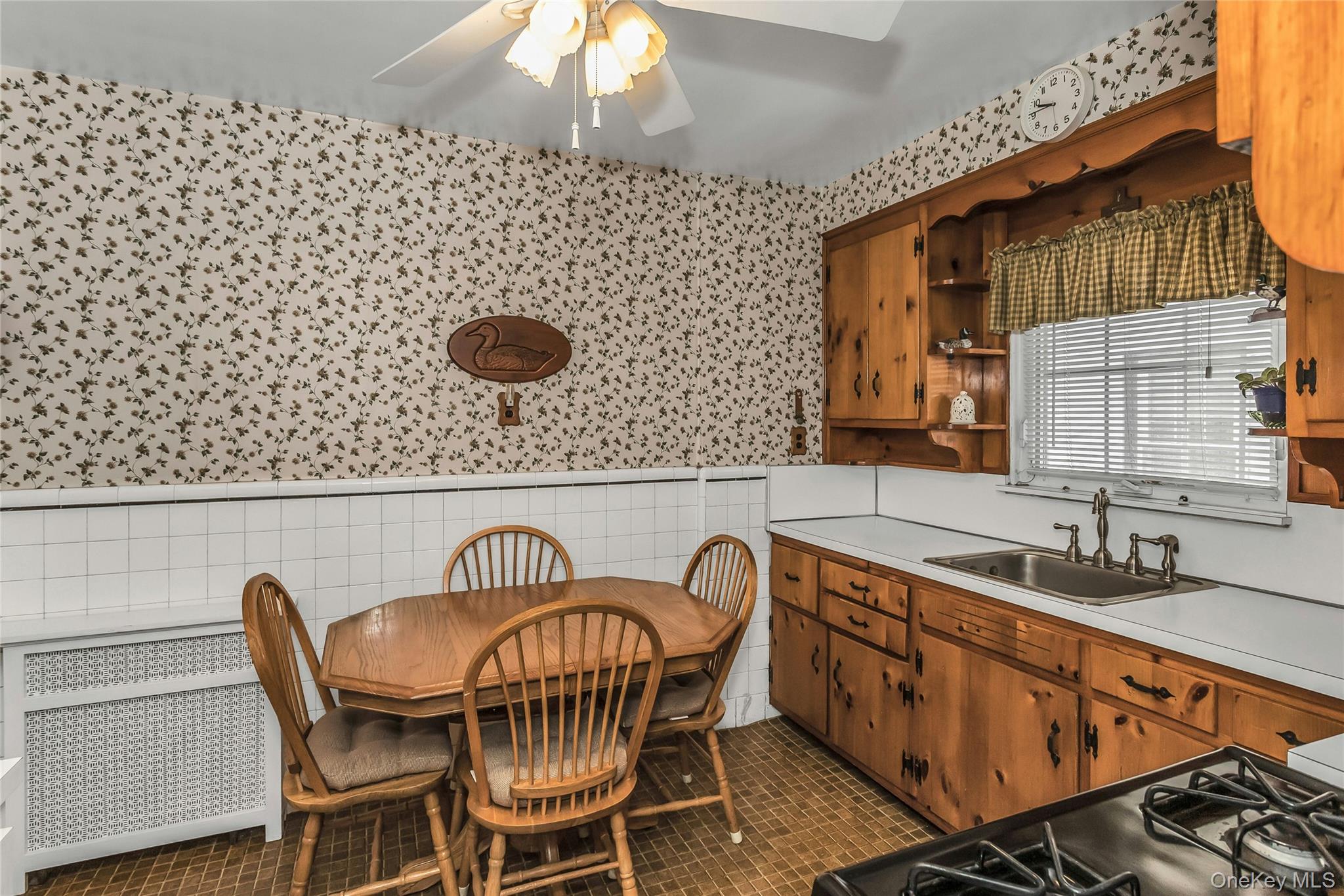 #13 photo, 24402 137th Road, クイーンズ区 Rosedale , NY 11422