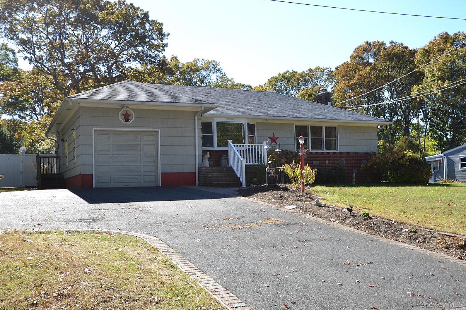 #1 photo, 50 Tuscala Street, サフォーク郡 Selden , NY 11784