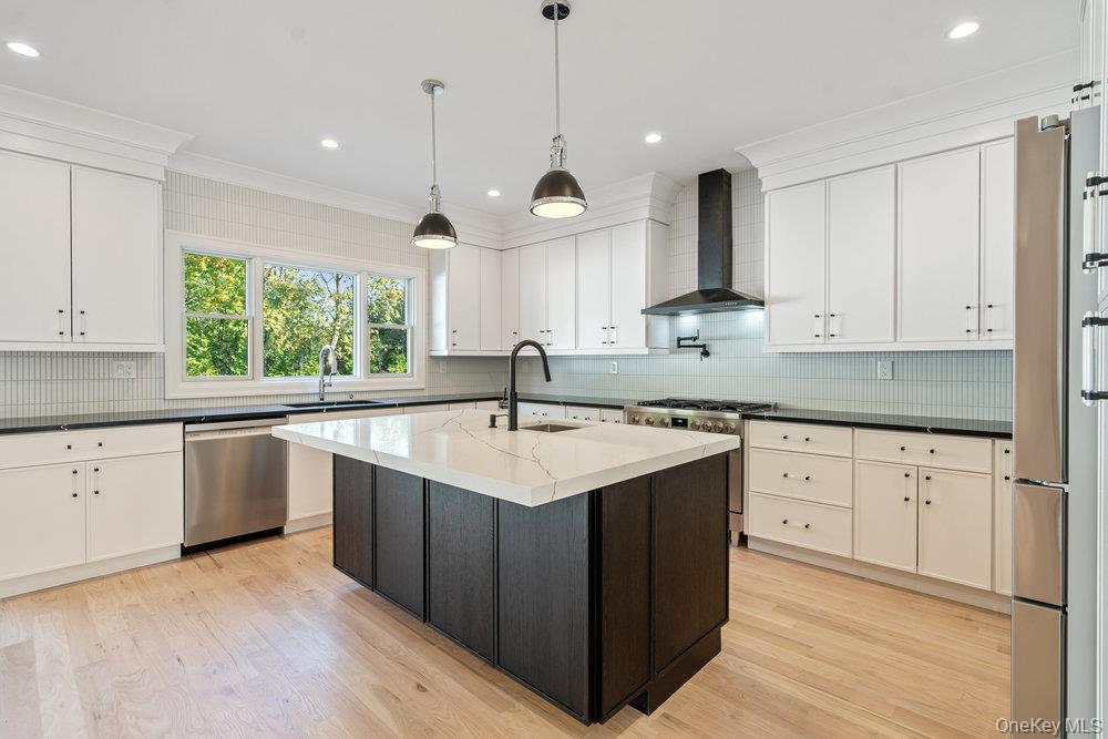 #11 photo, 47 Netz Place, Albertson , NY 11507