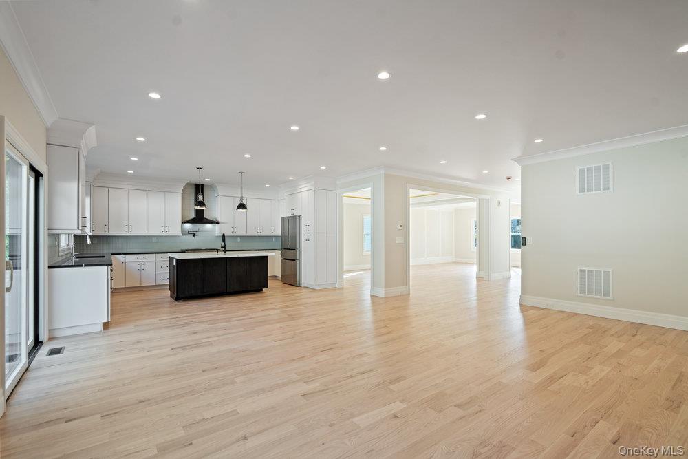 #16 photo, 47 Netz Place, Albertson , NY 11507