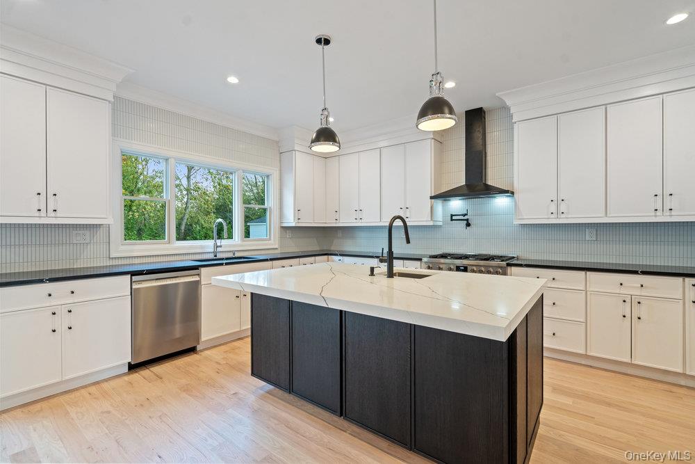 #20 photo, 47 Netz Place, Albertson , NY 11507