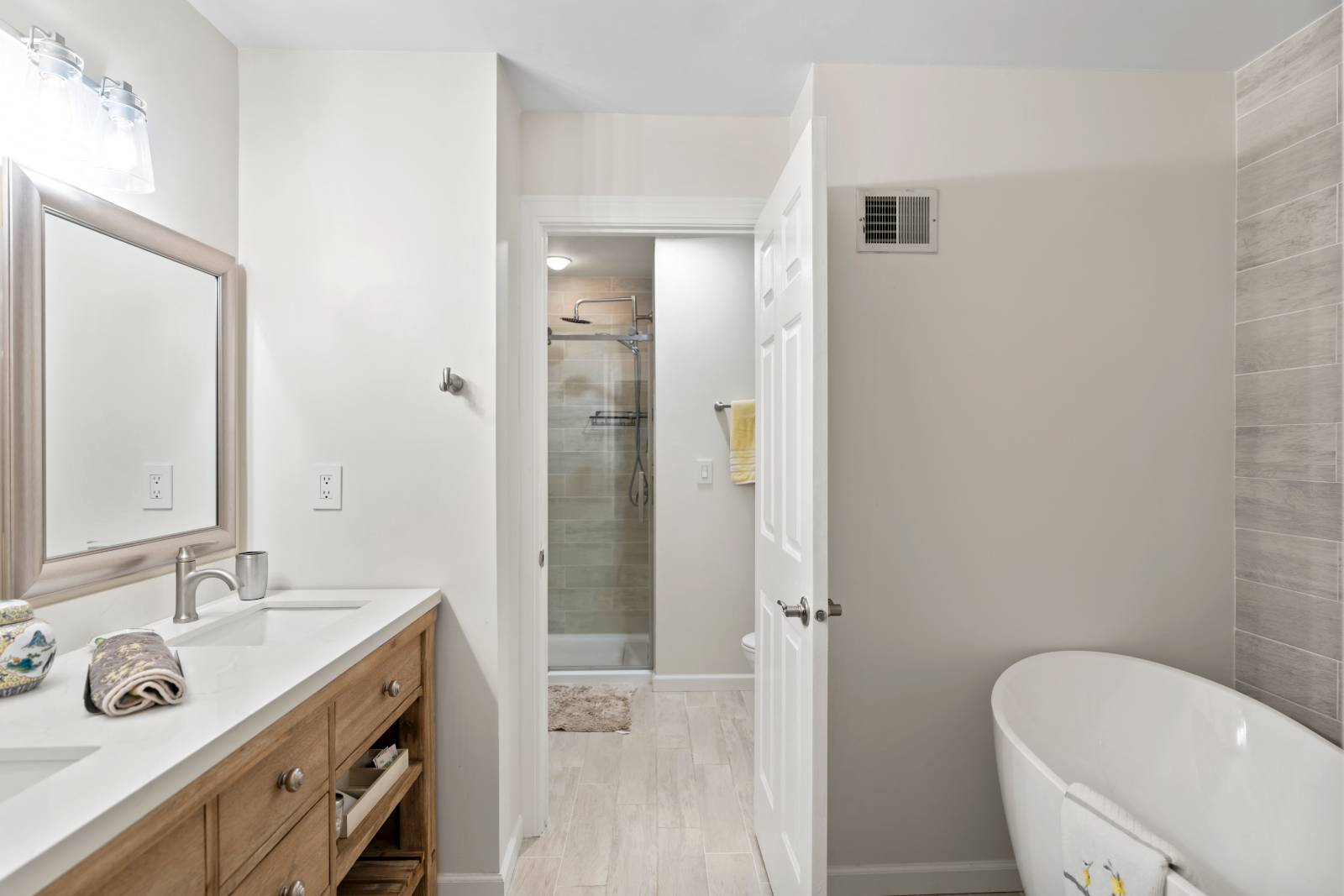 #22 photo, 97 Killarney Dr, Schenectday , NY 12309