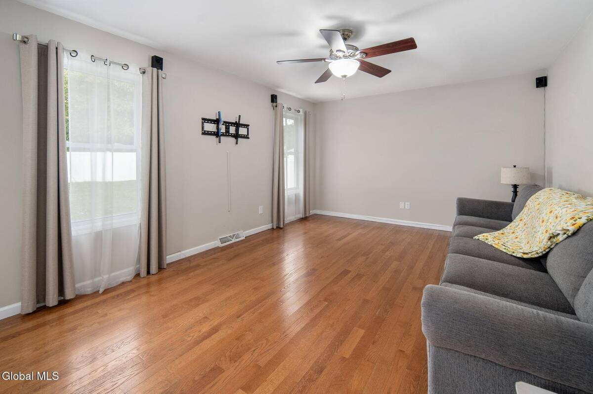 #13 photo, 44 Shepard Avenue, Colonie , NY 12304