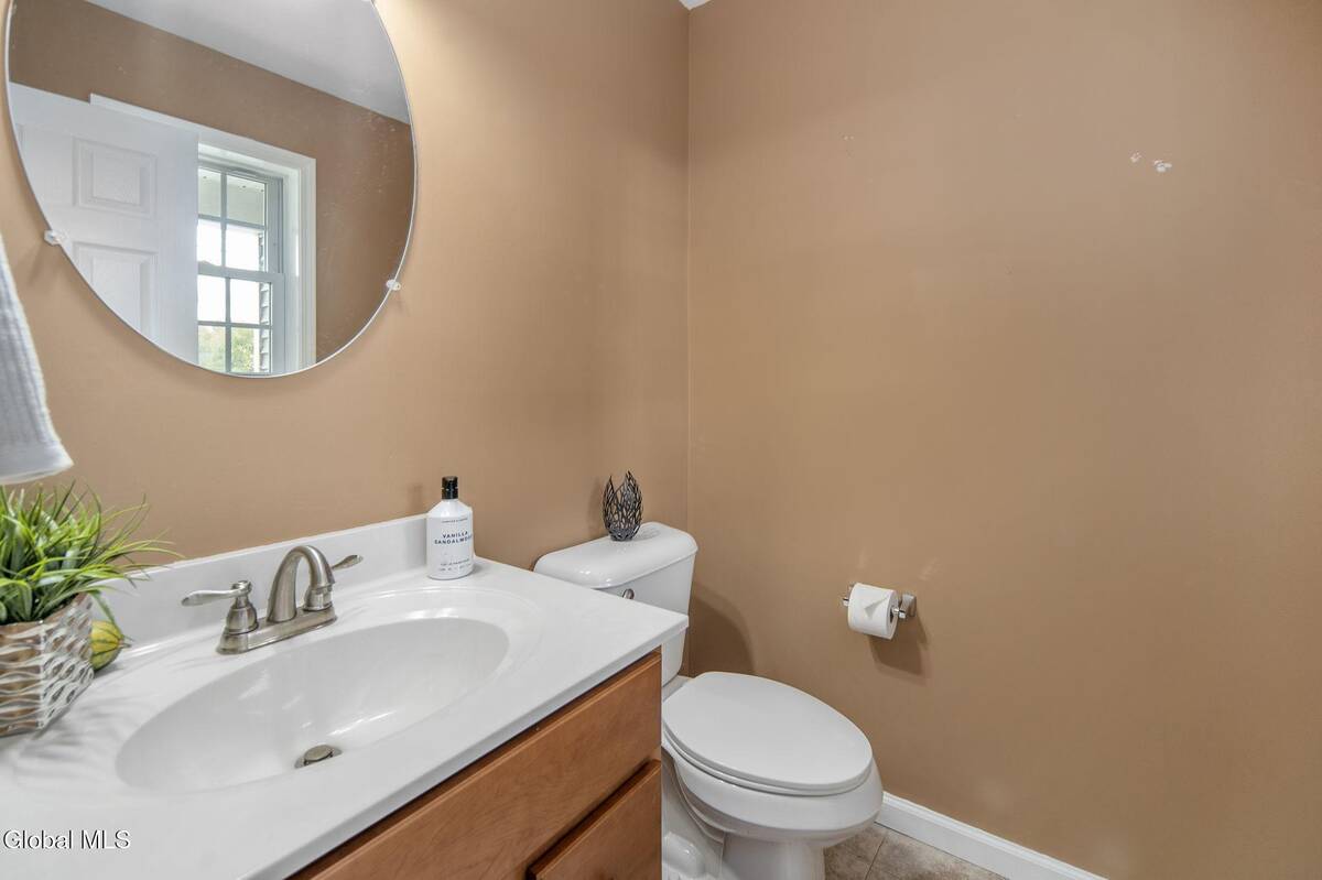 #15 photo, 44 Shepard Avenue, Colonie , NY 12304