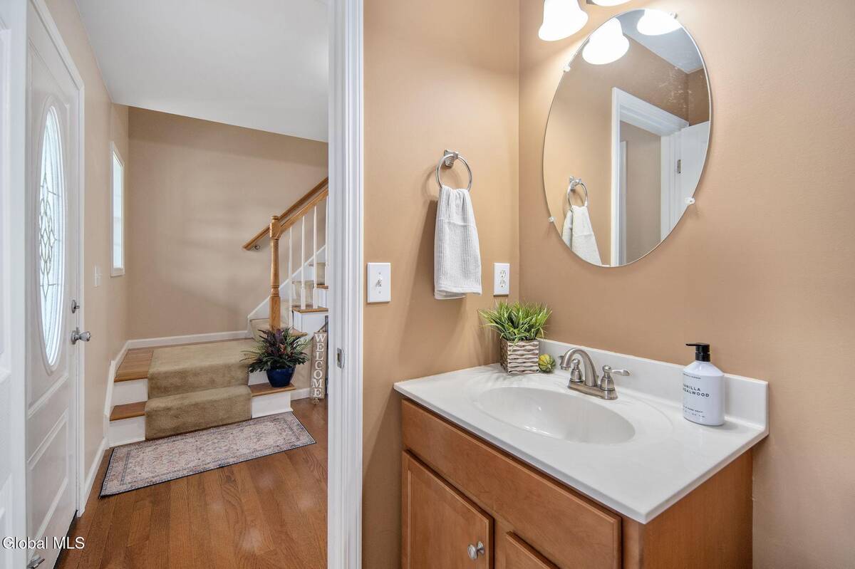 #16 photo, 44 Shepard Avenue, Colonie , NY 12304