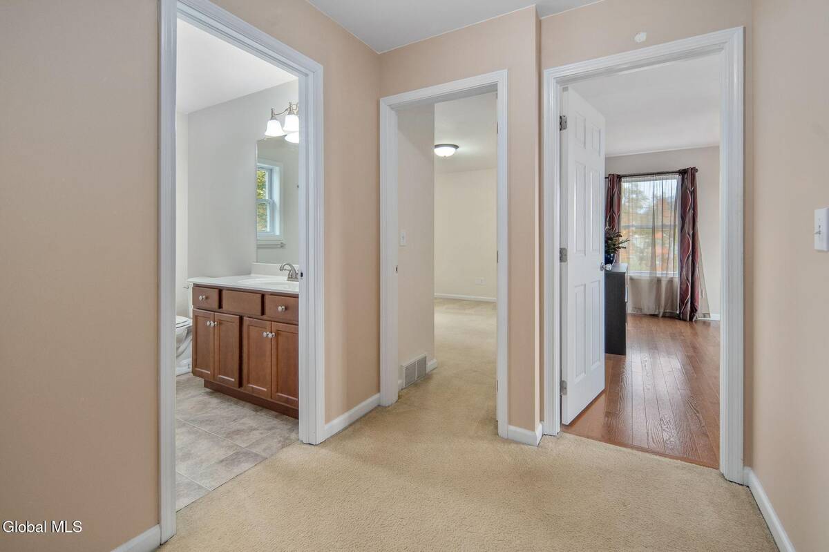 #18 photo, 44 Shepard Avenue, Colonie , NY 12304