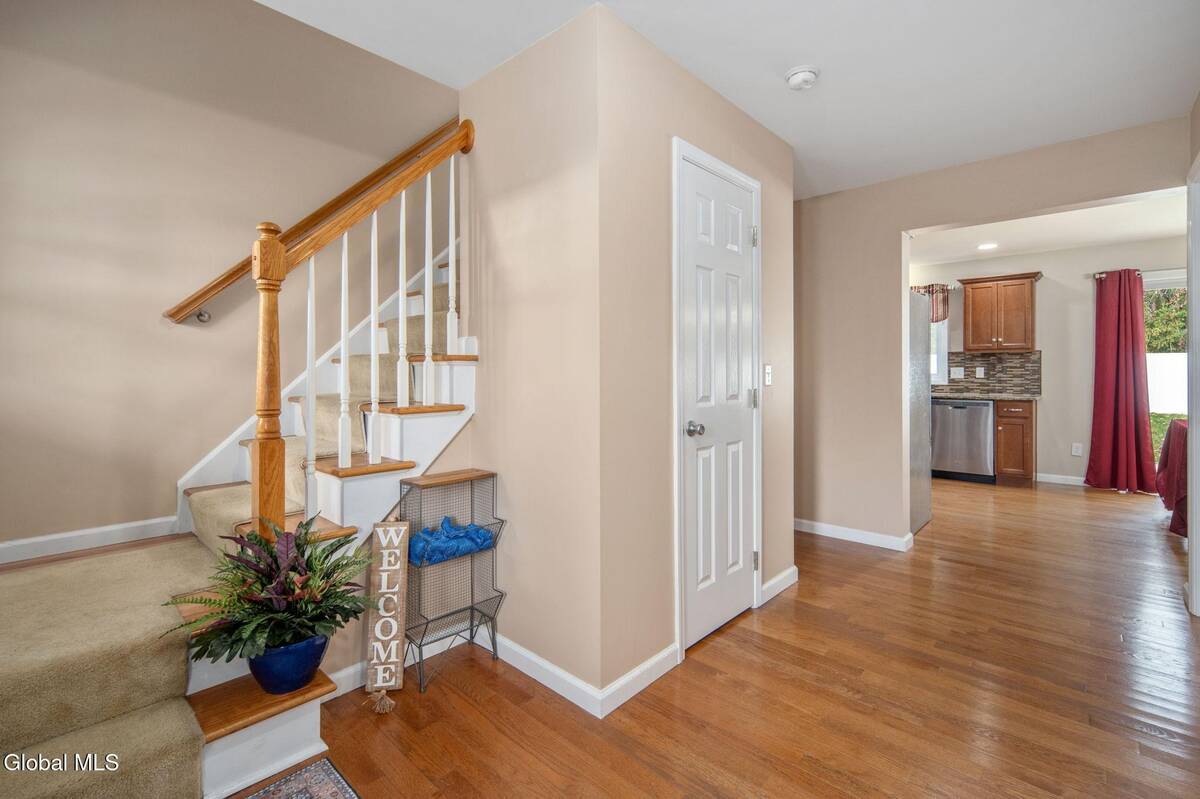 #6 photo, 44 Shepard Avenue, Colonie , NY 12304