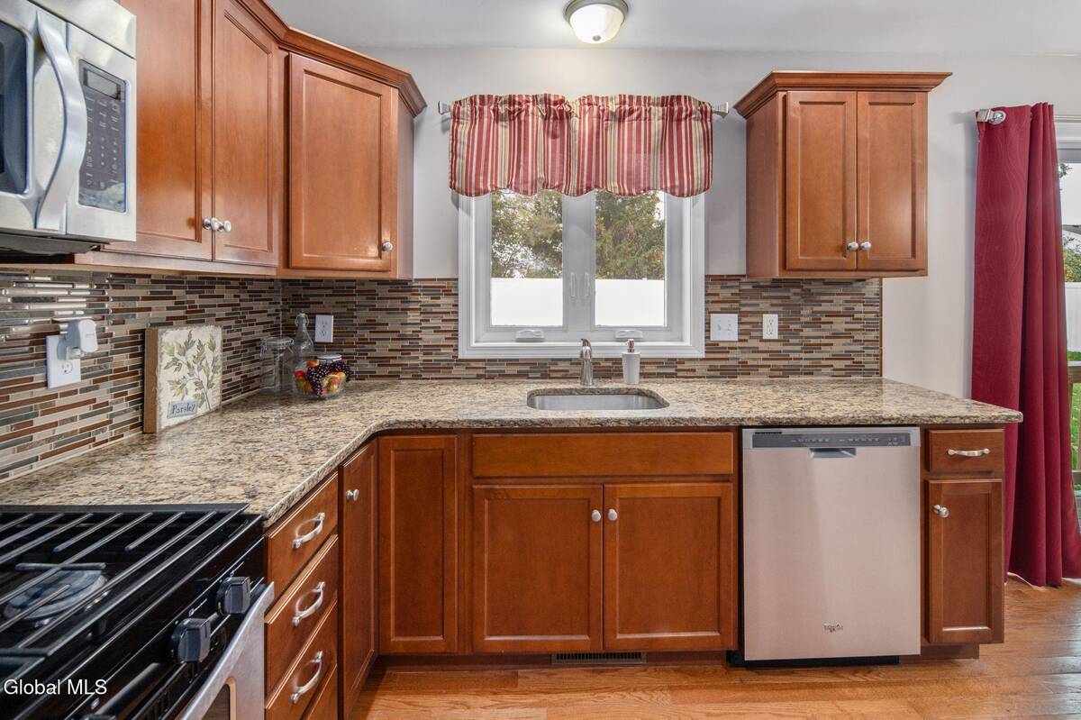 #9 photo, 44 Shepard Avenue, Colonie , NY 12304