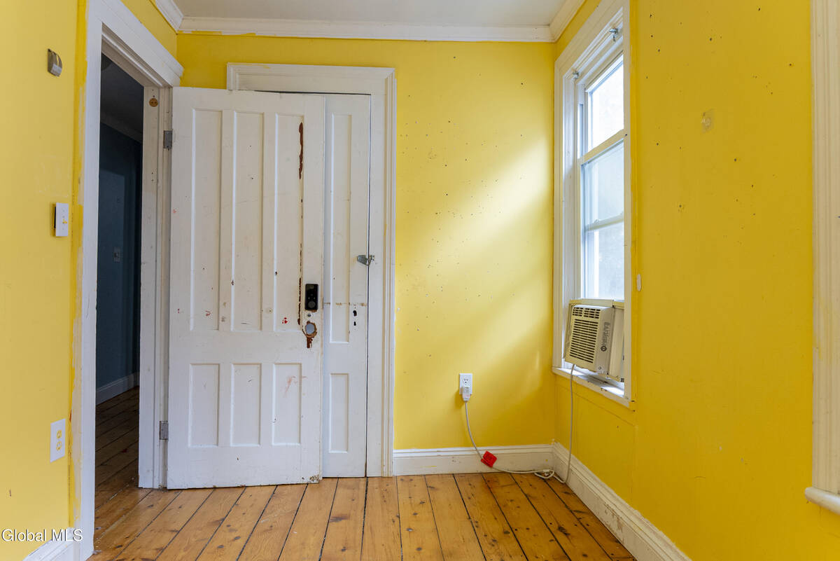 #8 photo, 11 River Street, Schenectady , NY 12305