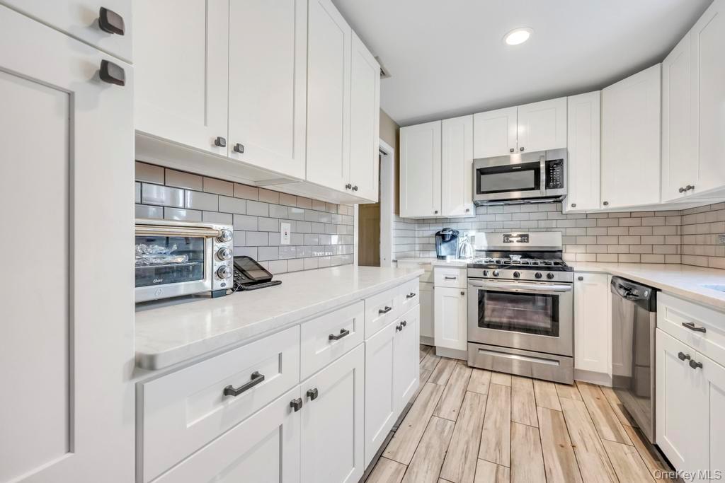 #19 photo, 136 Fulton Street, Massapequa Park , NY 11762