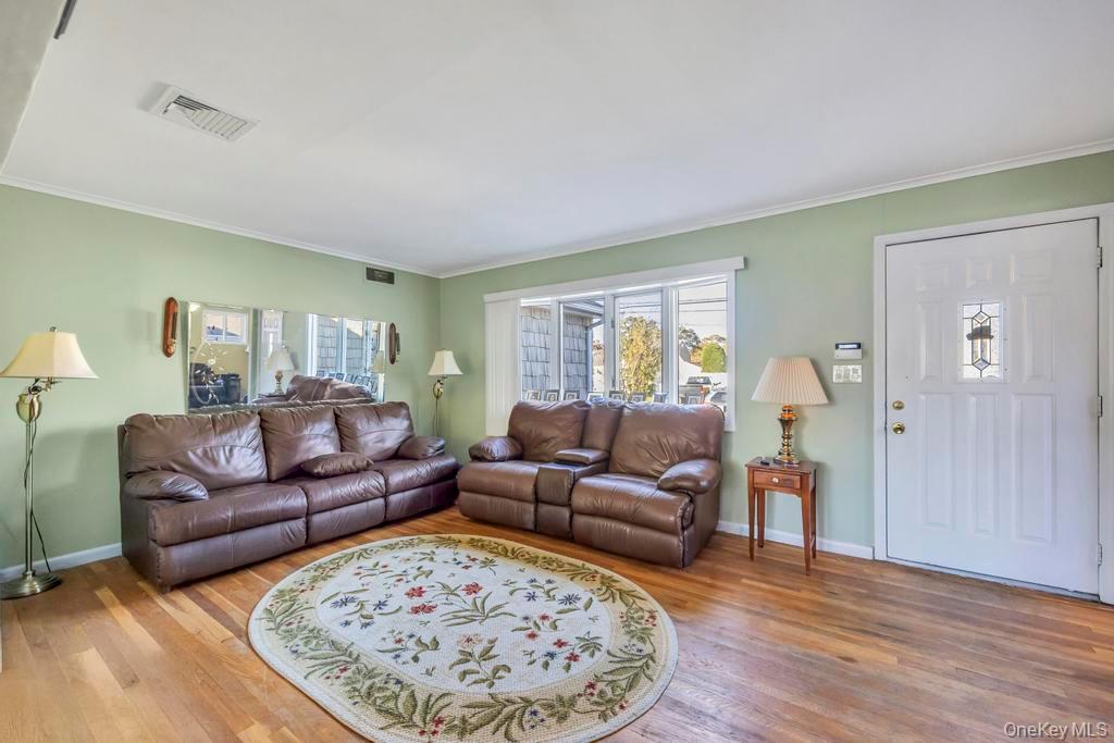 #7 photo, 136 Fulton Street, Massapequa Park , NY 11762