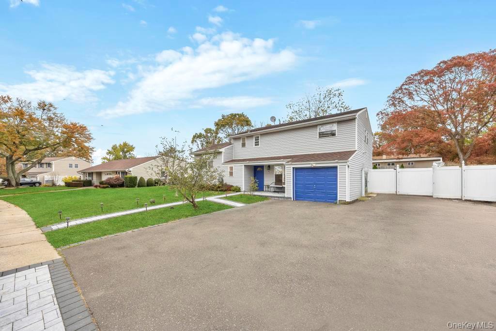 #1 photo, 37 Fiesta Drive, サフォーク郡 Centereach , NY 11720