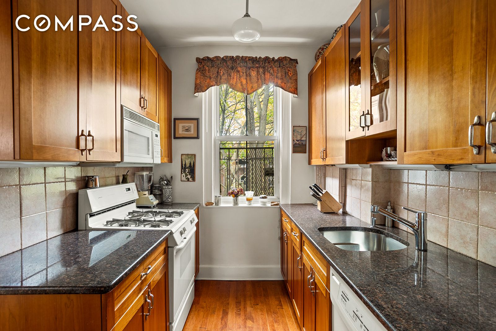 #10 photo, 34-27 79th Street, クイーンズ区 Jackson Heights , NY 11372