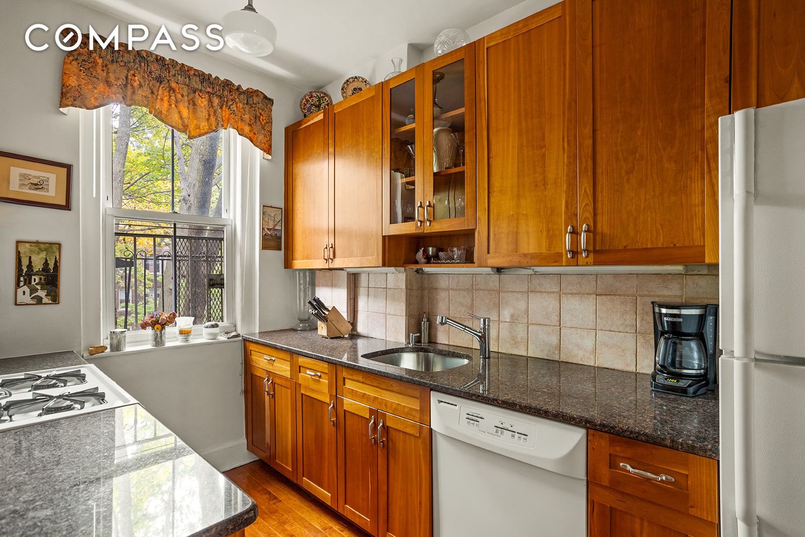 #9 photo, 34-27 79th Street, クイーンズ区 Jackson Heights , NY 11372