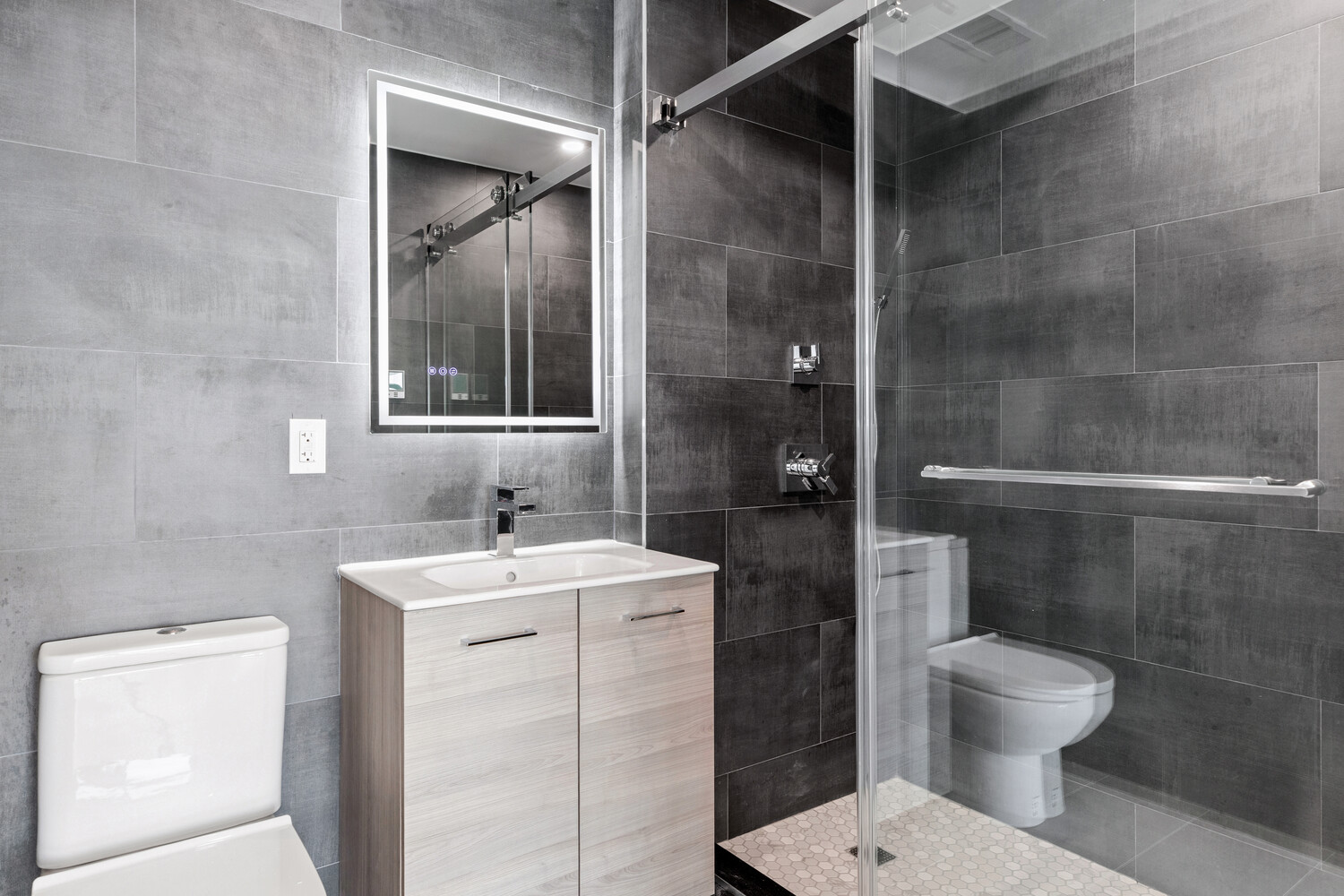 #4 photo, 37-18 BROADWAY, Astoria , NY 11103