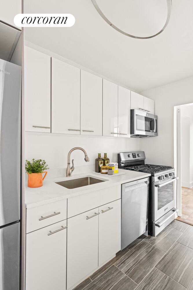 #4 photo, 345 E 73RD Street, マンハッタン Lenox Hill , NY 10021