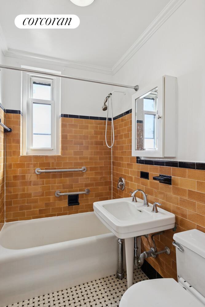 #8 photo, 233 W 99TH Street, マンハッタン Upper West Side , NY 10025