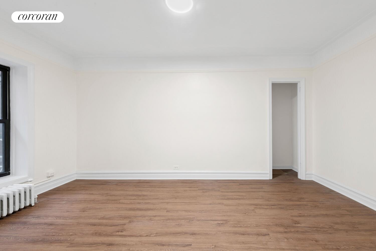 #3 photo, 44-14 NEWTOWN Road, クイーンズ区 Astoria , NY 11103