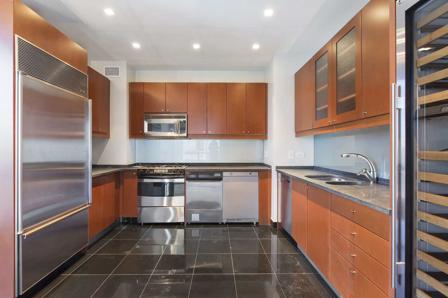 #5 photo, 230 W 56TH Street, Midtown , NY 10019