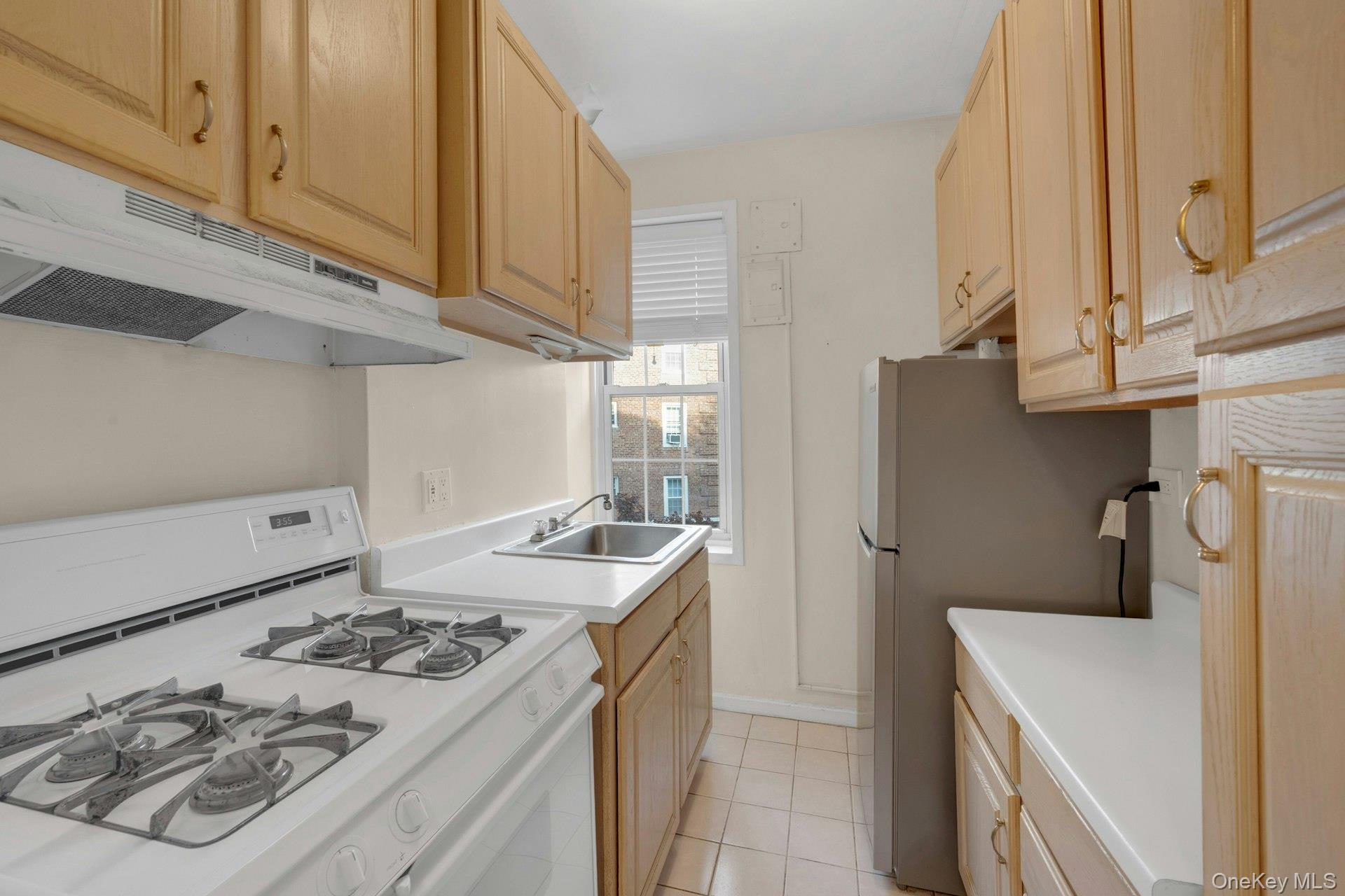 #13 photo, 5 Midland Gardens, ブロンクス区 Bronxville , NY 10708