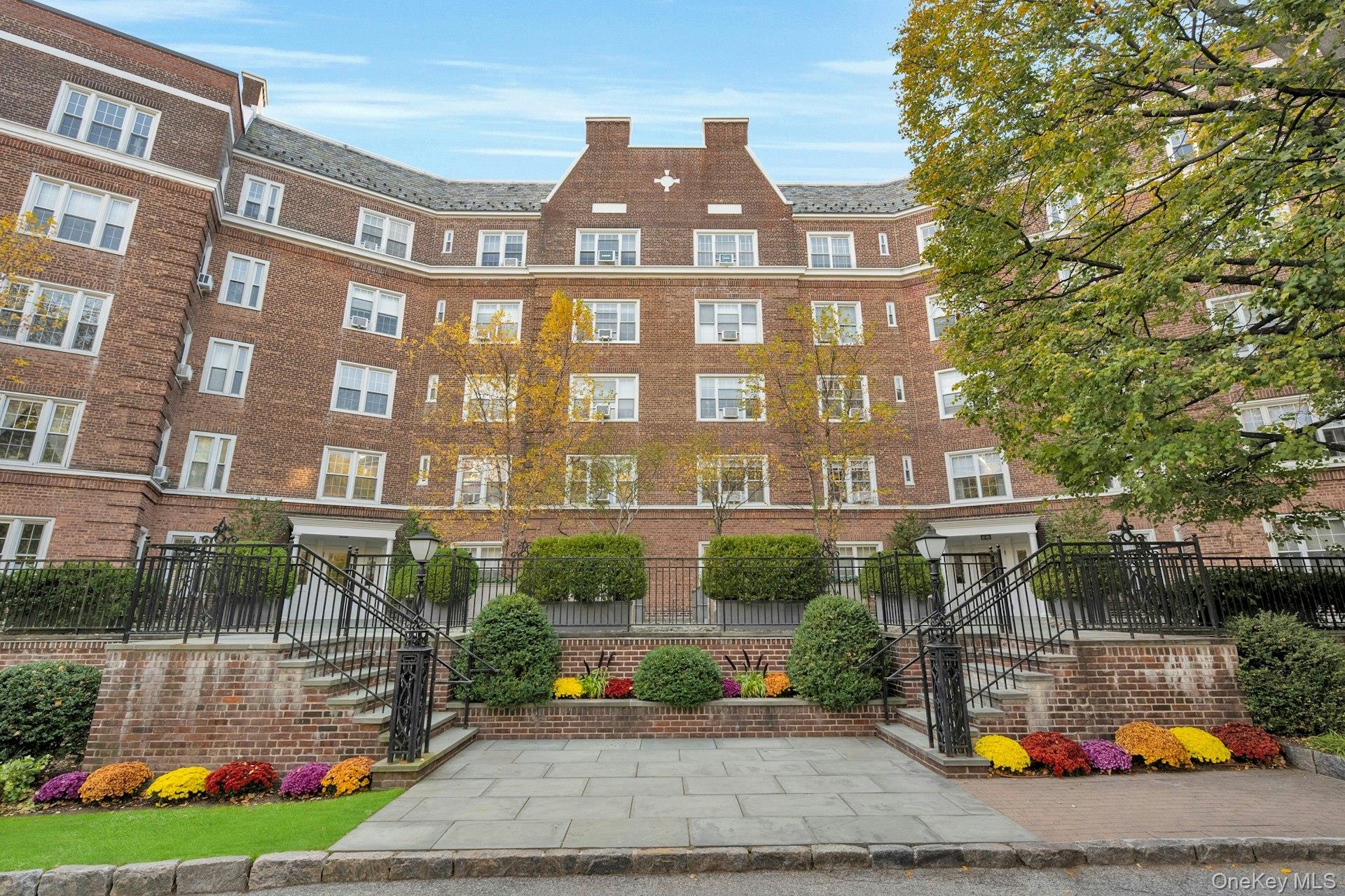 #2 photo, 5 Midland Gardens, ブロンクス区 Bronxville , NY 10708