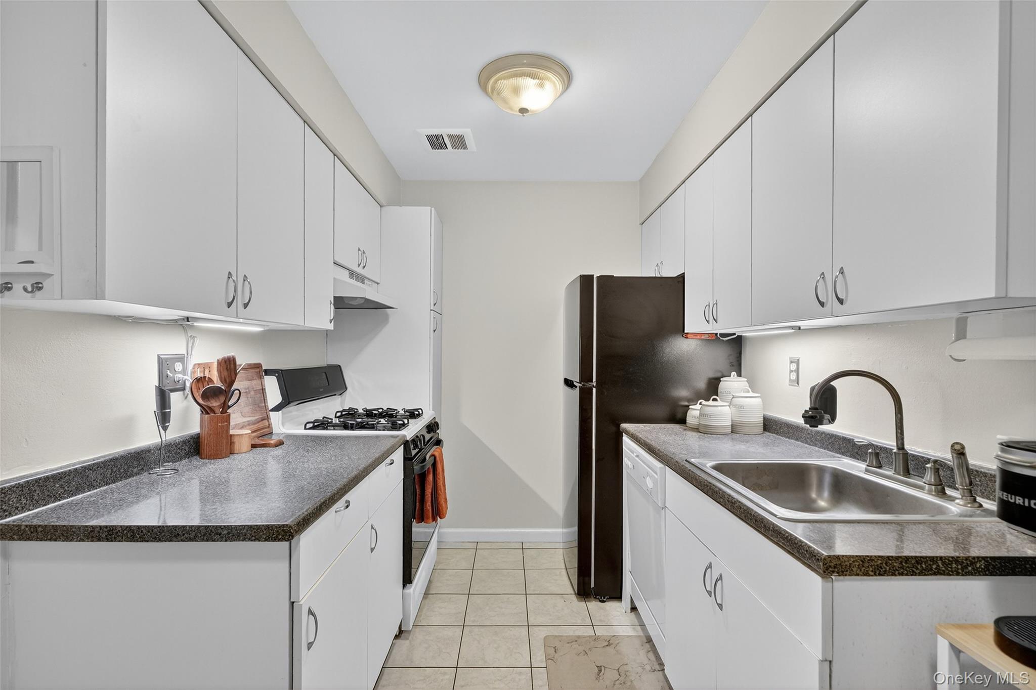 #14 photo, 10 Charles Lane, Pomona , NY 10970