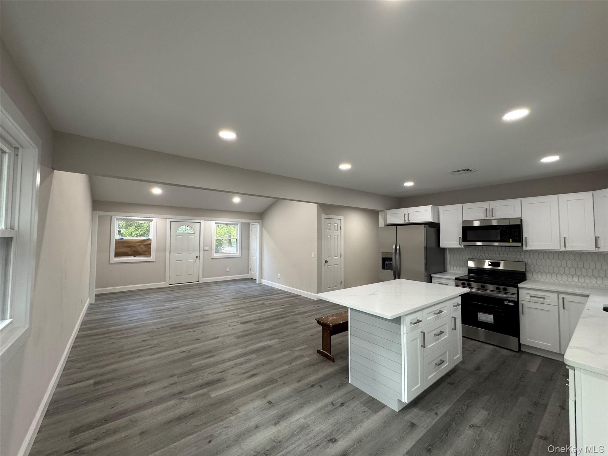 #12 photo, 75 Valley Drive, サフォーク郡 Sound Beach , NY 11789