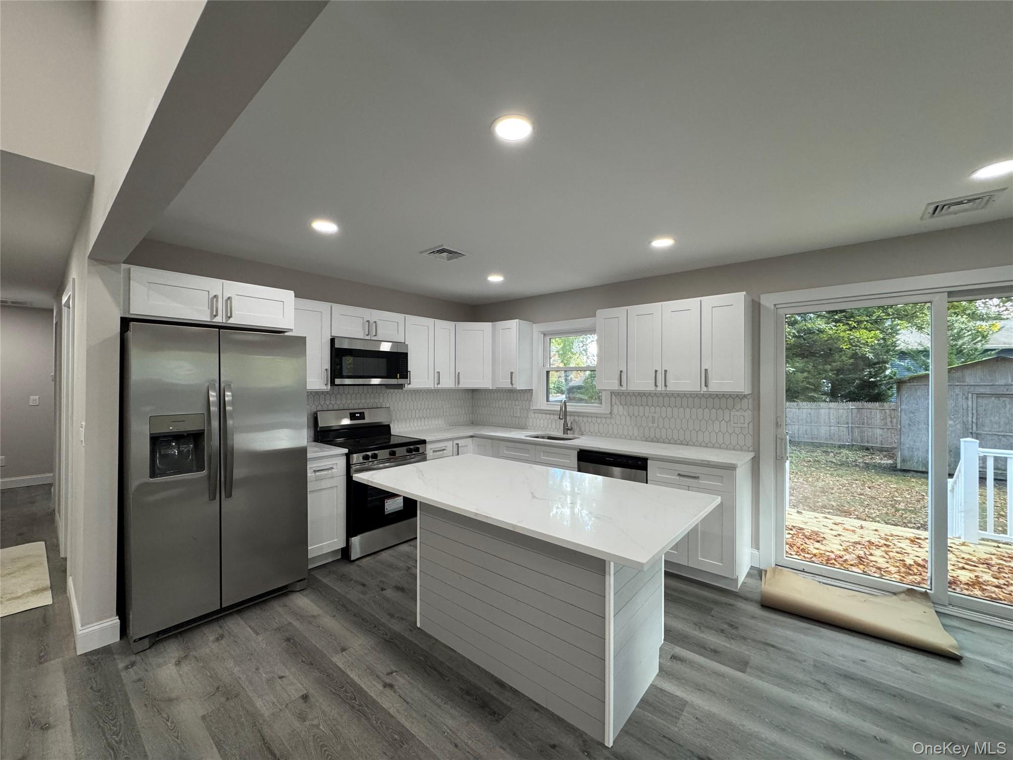 #13 photo, 75 Valley Drive, サフォーク郡 Sound Beach , NY 11789