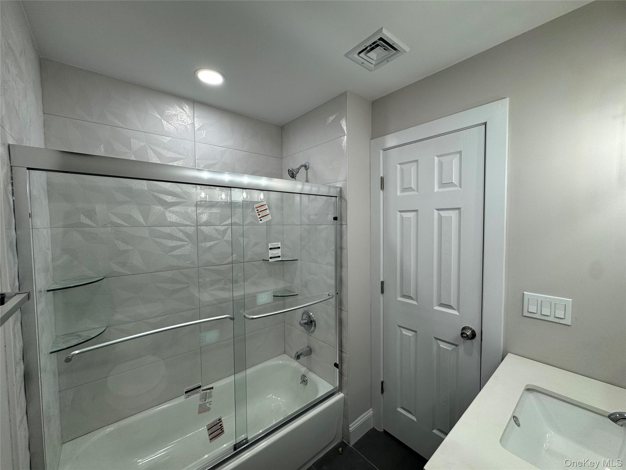 #16 photo, 75 Valley Drive, サフォーク郡 Sound Beach , NY 11789