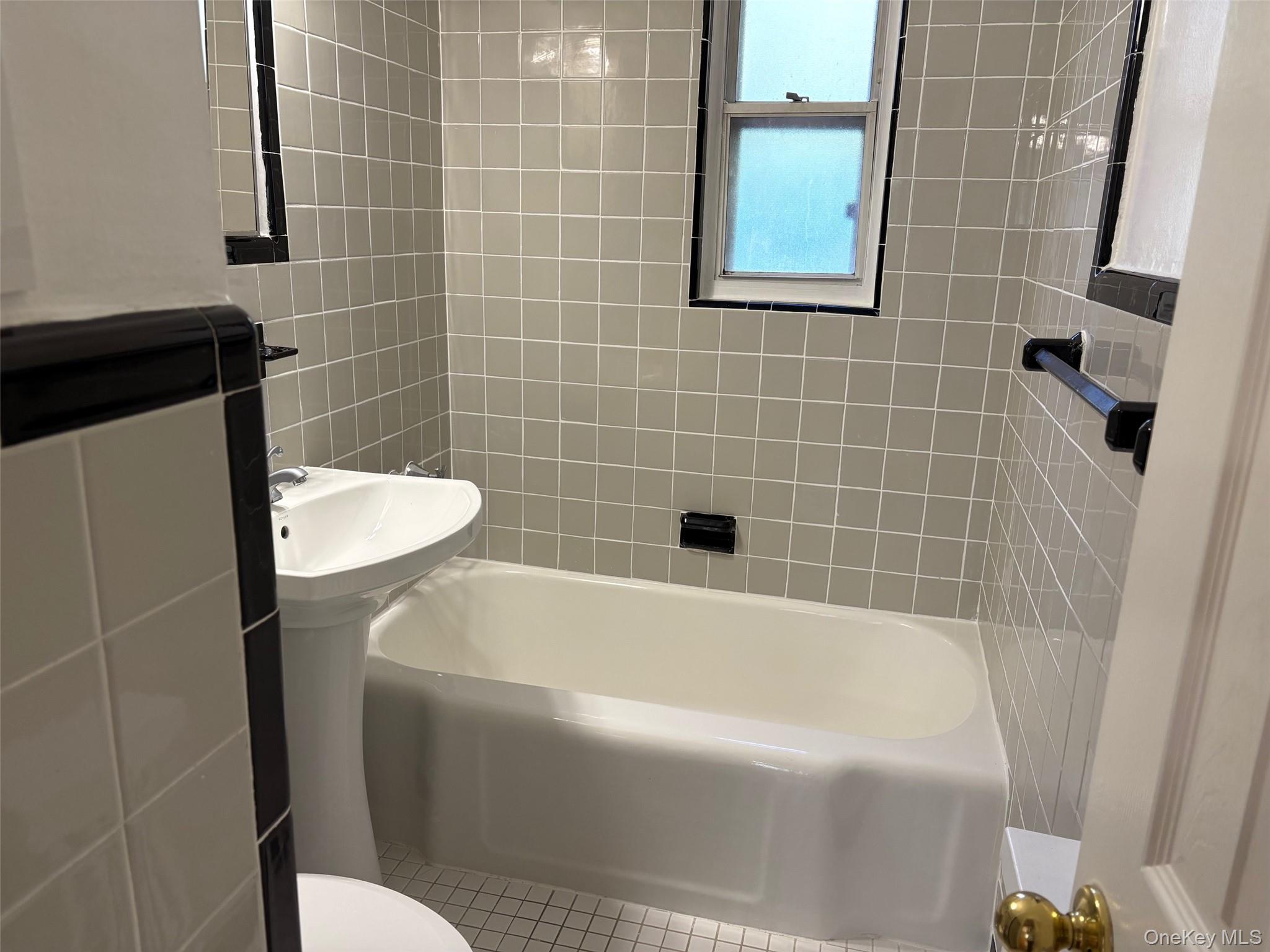 #5 photo, 260-27 Langston Avenue, Glen Oaks , NY 11004