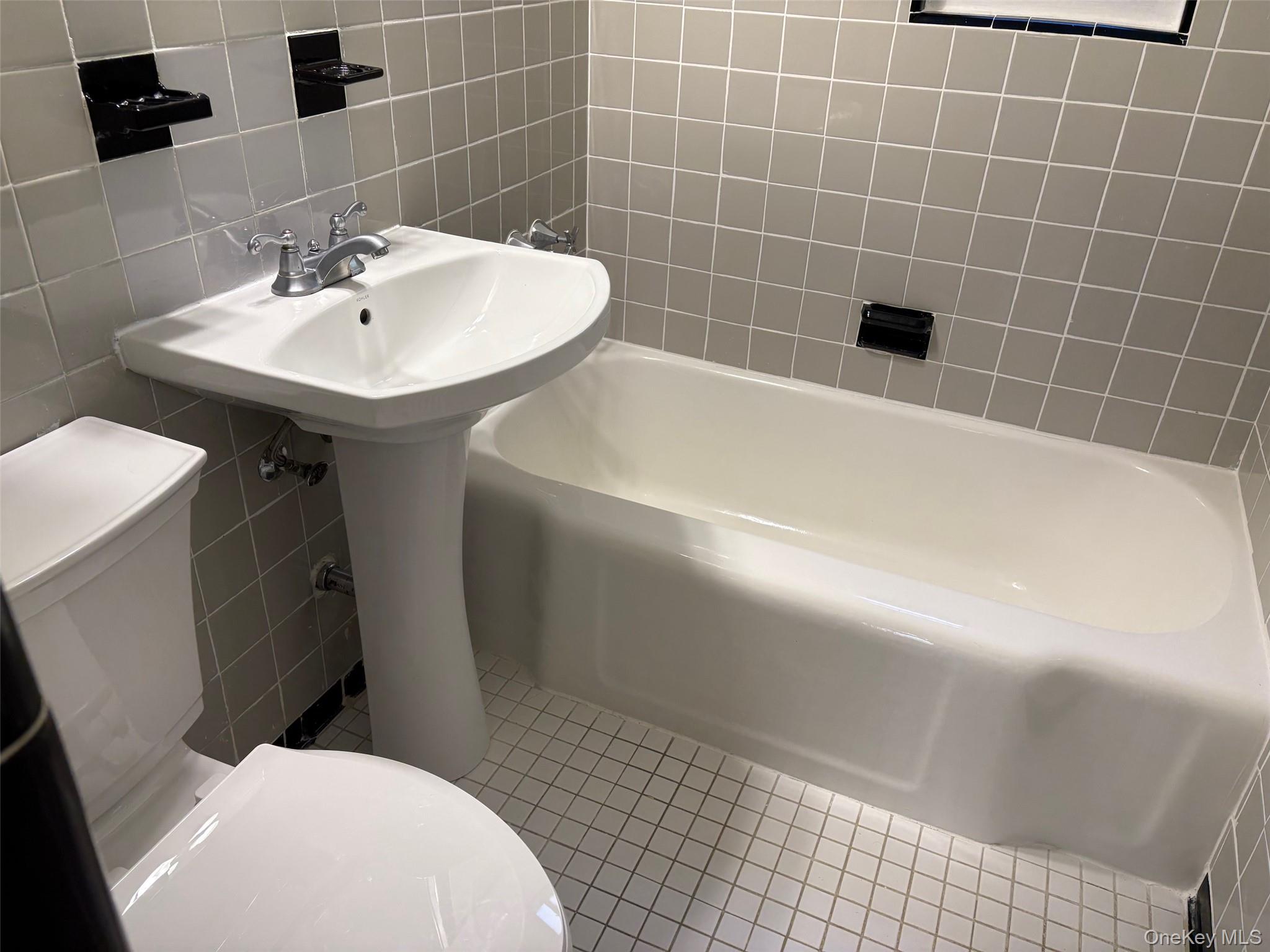 #6 photo, 260-27 Langston Avenue, Glen Oaks , NY 11004