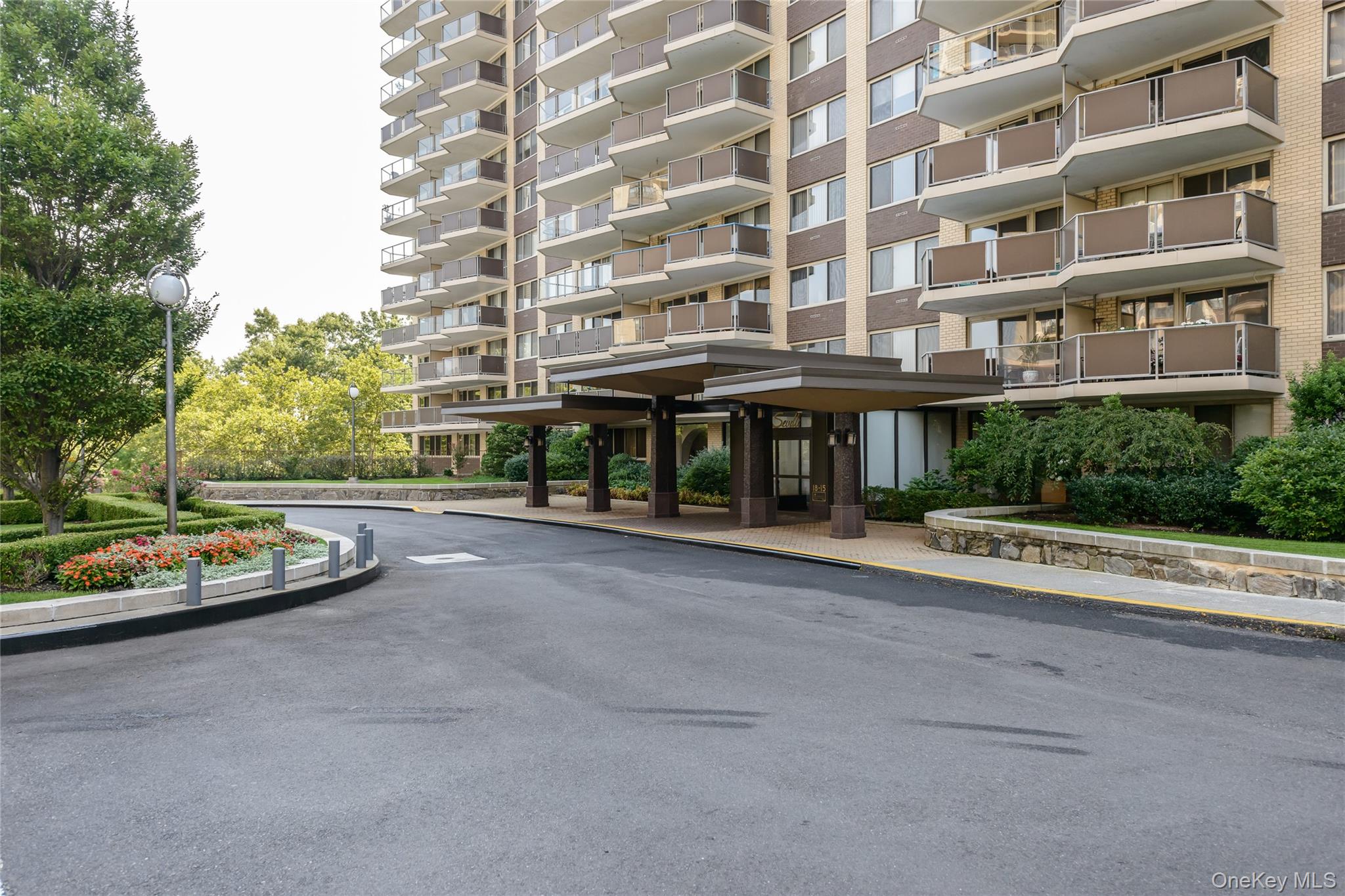 #2 photo, 18-05 215th Street, クイーンズ区 Bayside , NY 11360