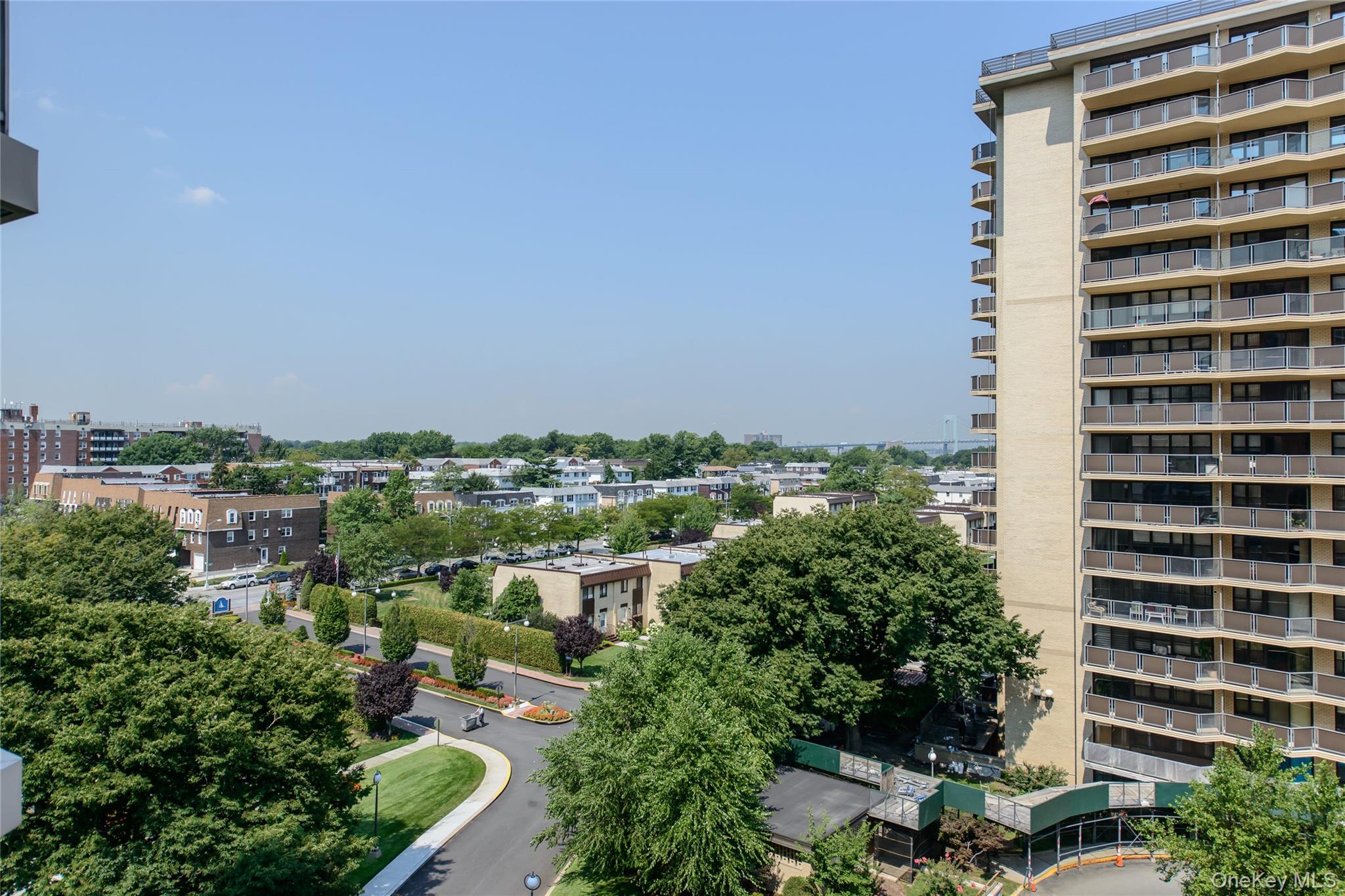 #7 photo, 18-05 215th Street, クイーンズ区 Bayside , NY 11360