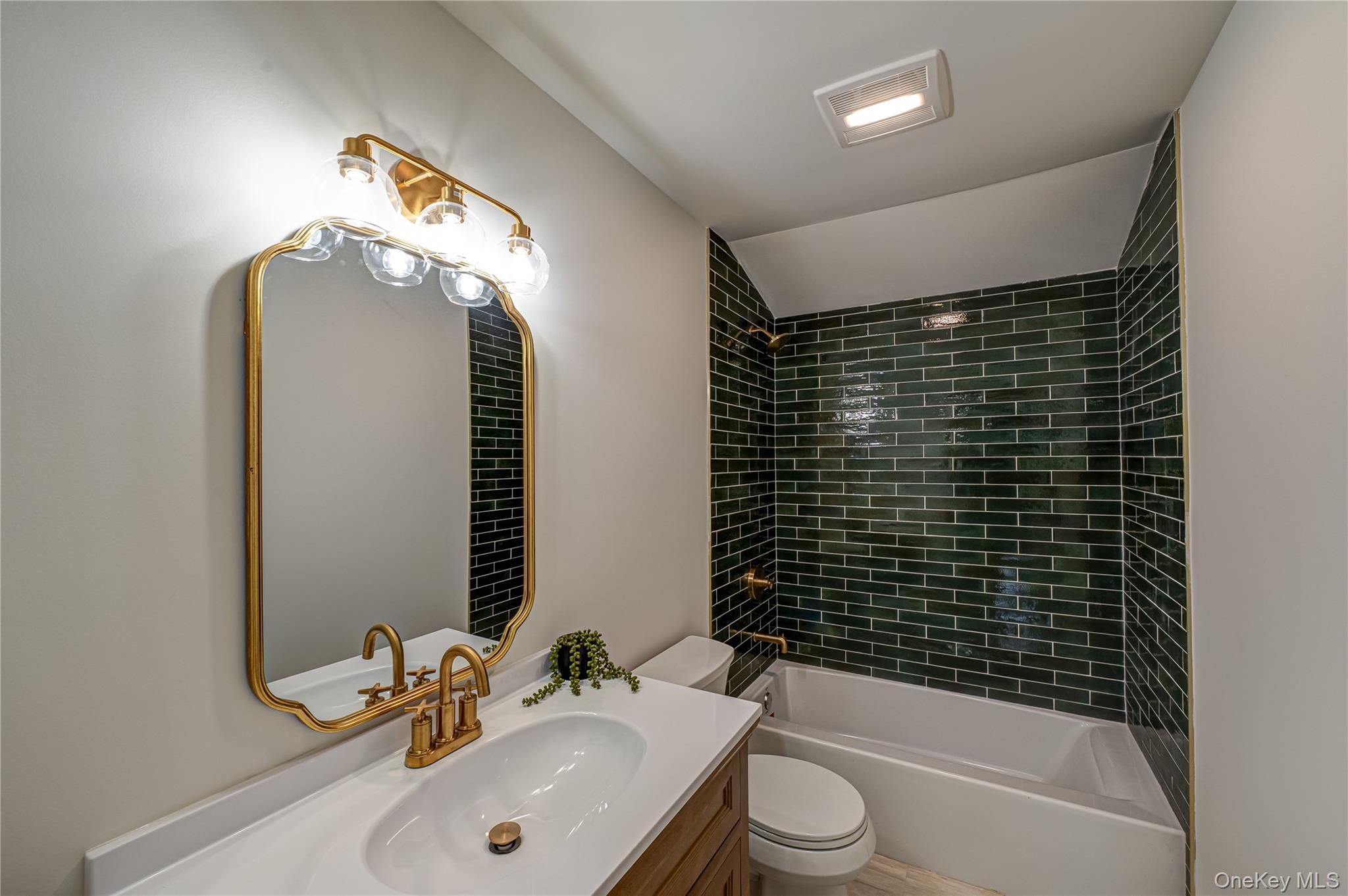 #20 photo, 12 Rivera Lane, West Sayville , NY 11796